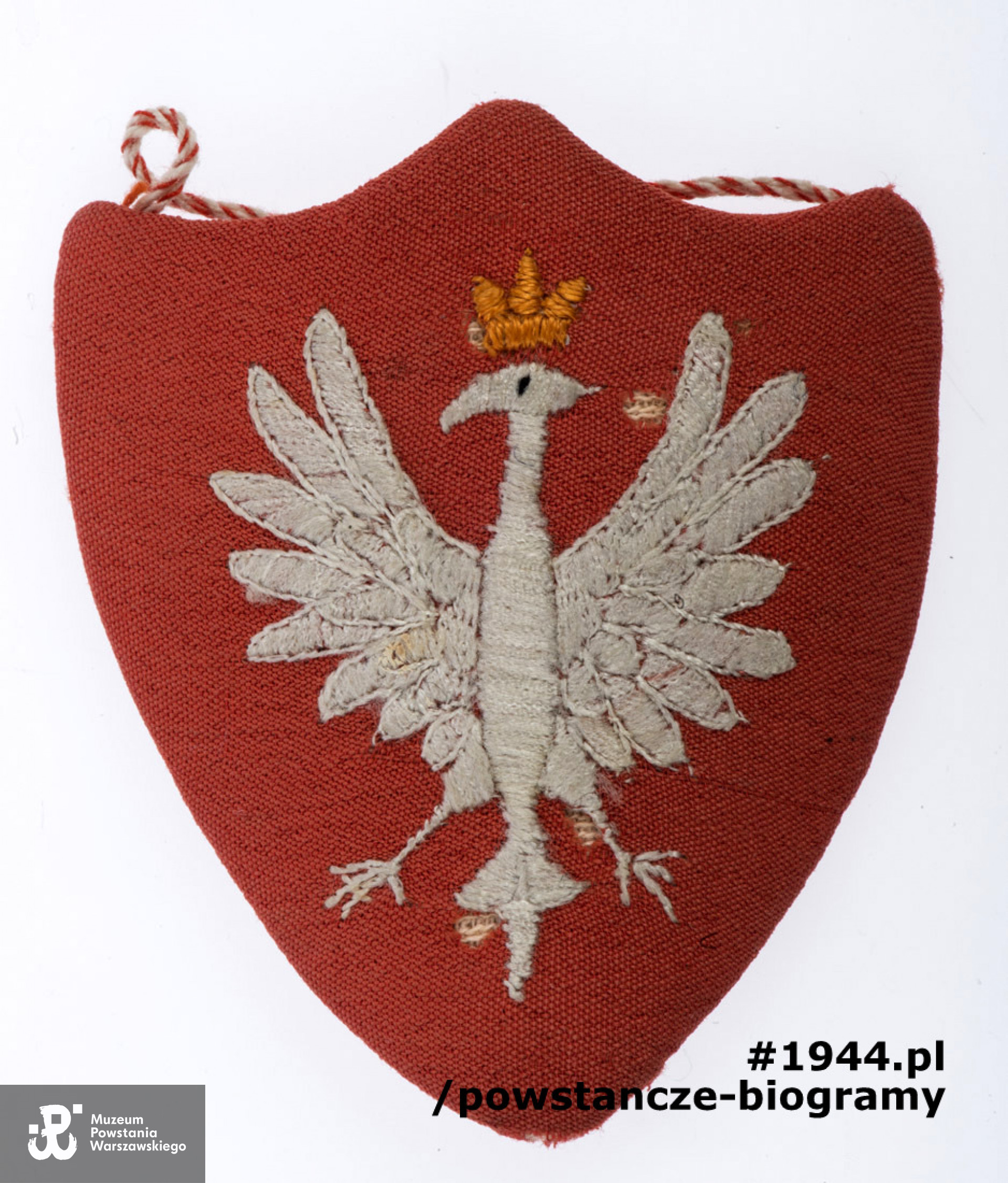 Należący do Barbary Otwinowskiej haftowany ryngraf z przedstawieniem orła w koronie. Ryngraf  został wykonany w więzieniu na Mokotowie przez Marię Hattowską. Ze zbiorów Muzeum Powstania warszawskiego, numer inwentarzowy MPW-M/3143, dar Barbary Otwinowskiej