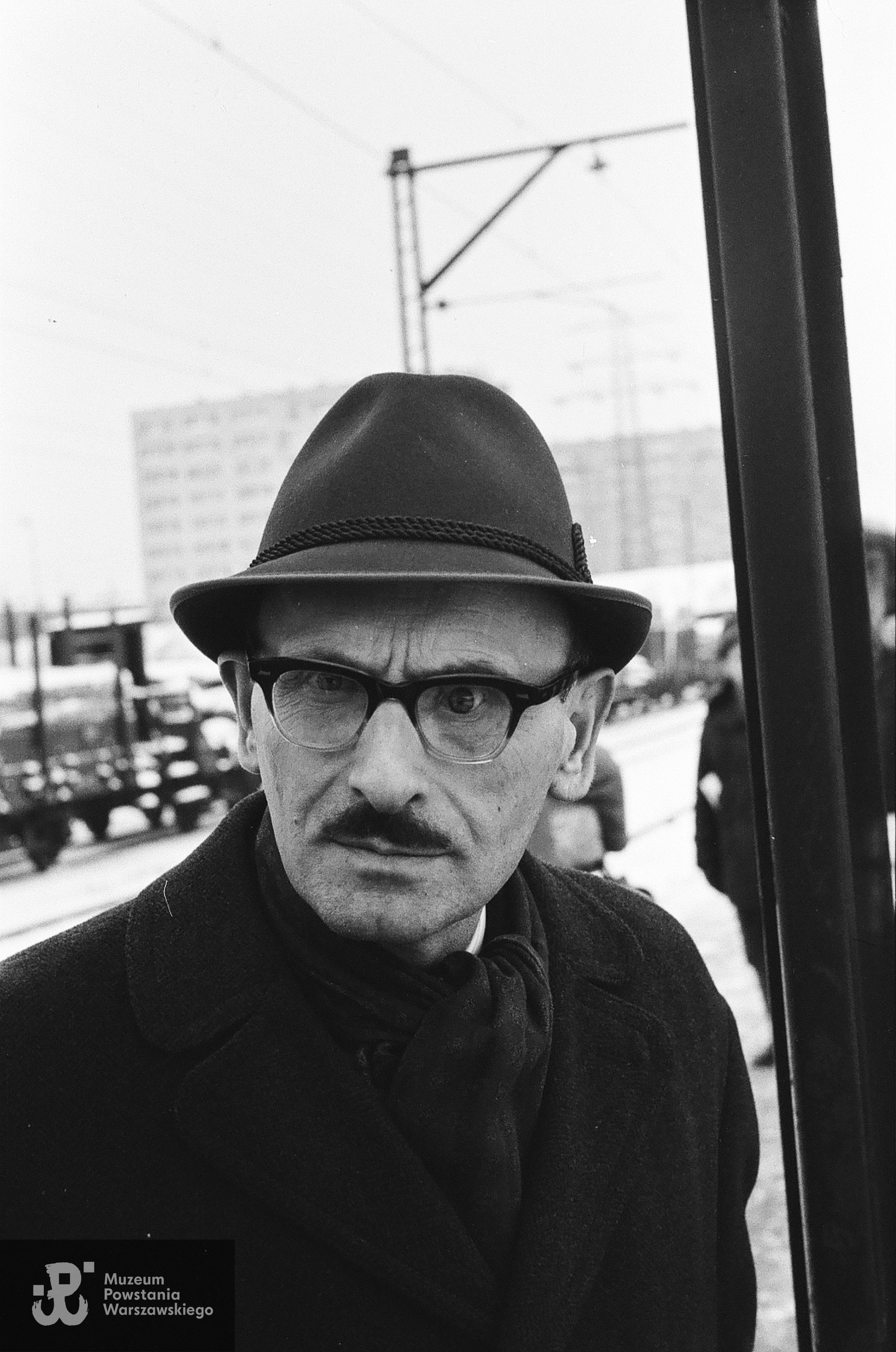 ppor. Witold Kadura podczas swej powojennej wizyty w Polsce w 1969 roku. Autorem zdjęcia jest p. Juliusz Wit Leo, przyjaciel Powstańca. Ze zbiorów p. Juliusza Wita Leo.