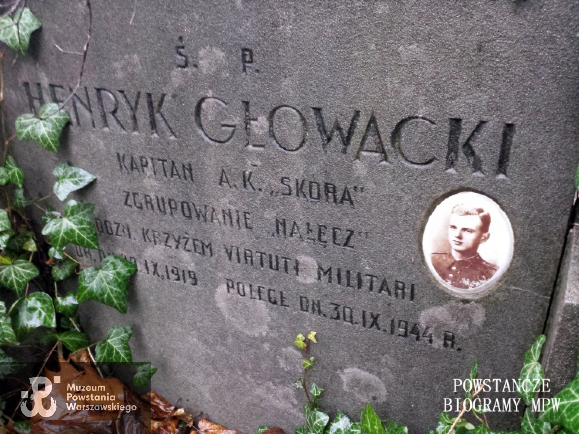 Płyta nagrobna kpt. Henryka Głowackiego ps. "Skóra" (1919-1944) Cmentarz Powązki Wojskowe. Fot. Jacek Sztejerwald.