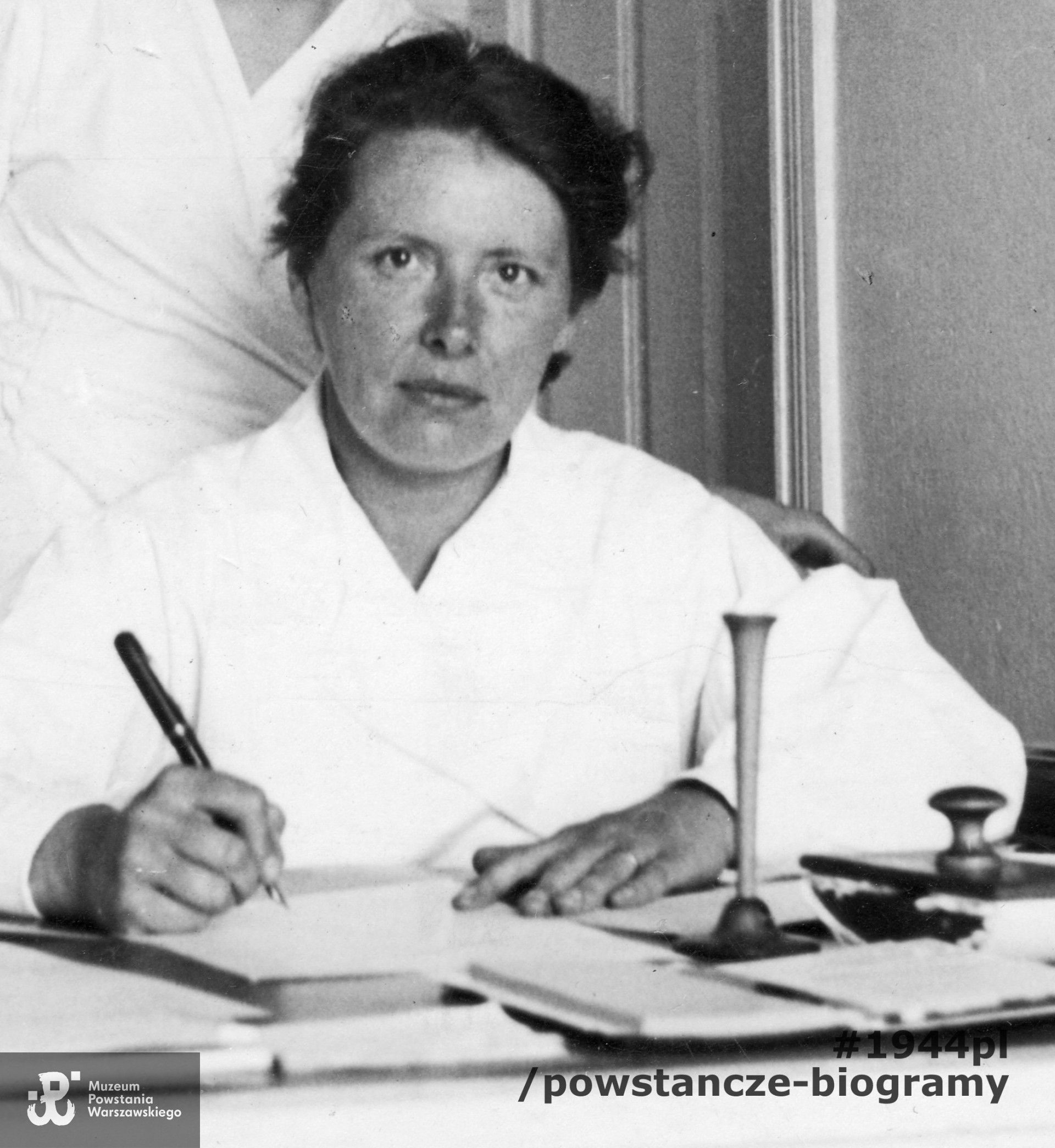 Dr Mari Mancewicz-Jakubowska ps. "Syberia".  Fot. z archiwum  rodzinnego p. Michała Czajkowskiego, zięcia Marii Mancewicz -Jakubowskiej, źródło "Encyklopedia Medyków Powstania Warszawskiego" - www.lekarzepowstania.pl 