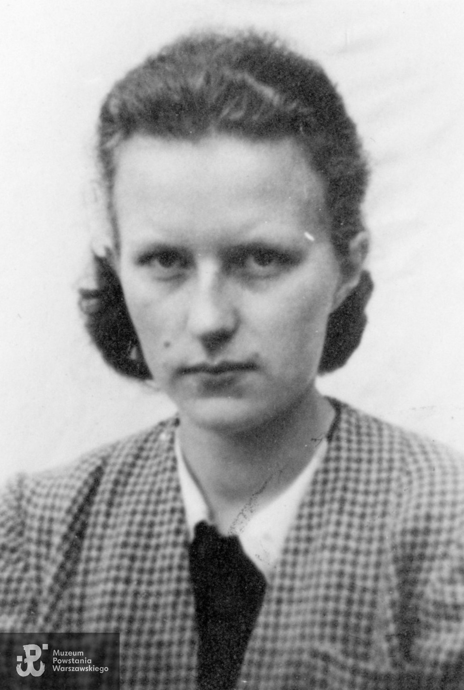 Fotografia legitymacyjna pochodząca ze świadectwa maturalnego,  udostępniła p. Maria Łempicka