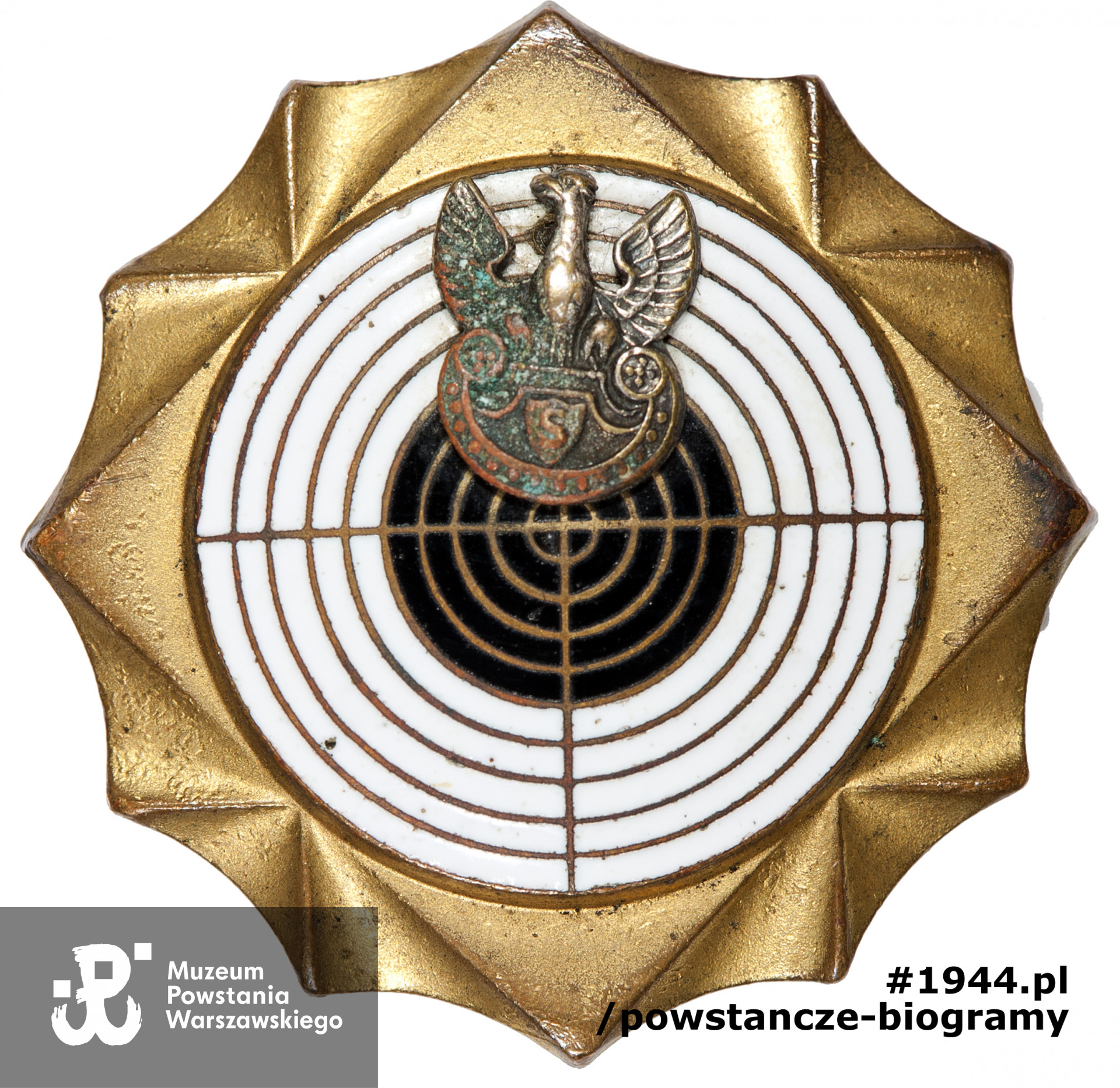 Odznaka Strzelecka, należąca do mjr Tadeusza Grochowskiego (vel Andrzej Dulęba) ps. "Fidelis". Ze zbiorów Muzeum Powstania Warszawskiego, MPW-M/2930