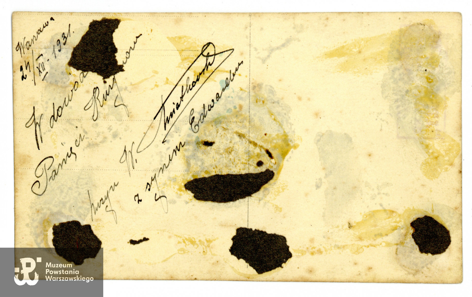 Rewers z dedykacją/życzeniami świątecznymi, na odwrocie zdjęcie Władysława Kwiatkowskiego z synem Edwardem, 1931 rok. Fot. ze zbiorów rodzinnych,  udostępniły  p. Dorota Zbiegniewska-Lech i p. Anna Zbiegniewska-Lis, siostrzenice Powstańca. Skany wykonano w Muzeum Powstania Warszawskiego w lutym 2024 r. 