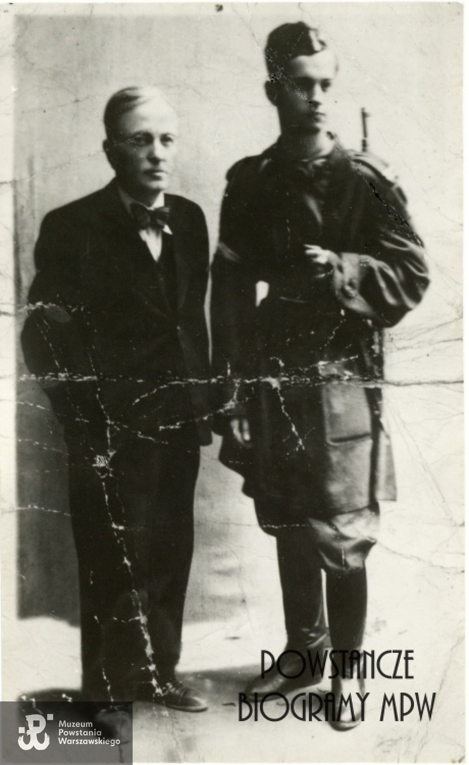 Kpr. Zbigniew Olszewski "Sęp" z ojcem, początek sierpnia 1944 r. Fot. ze zbiorów Muzeum Powstania Warszawskiego, sygn. P/8277