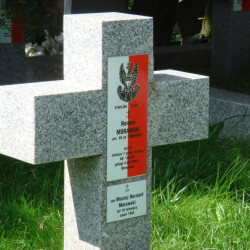 Foto wykonał Jan Wawszczyk na cmentarzu w Pruszkowie