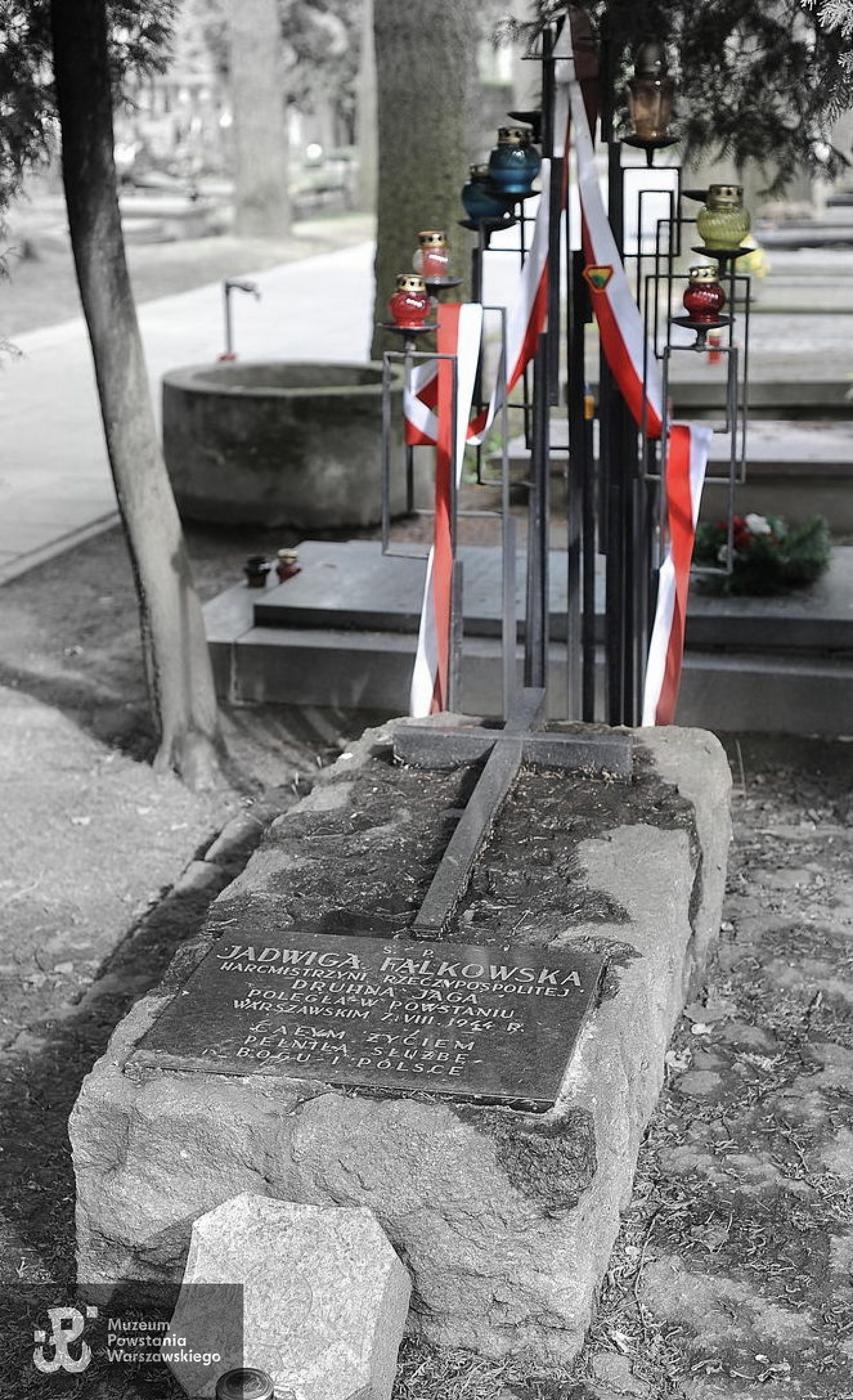 Grób Jadwigi Falkowskiej na warszawskim Cmentarzu Wojskowym na Powązkach. Fot. Wikipedia