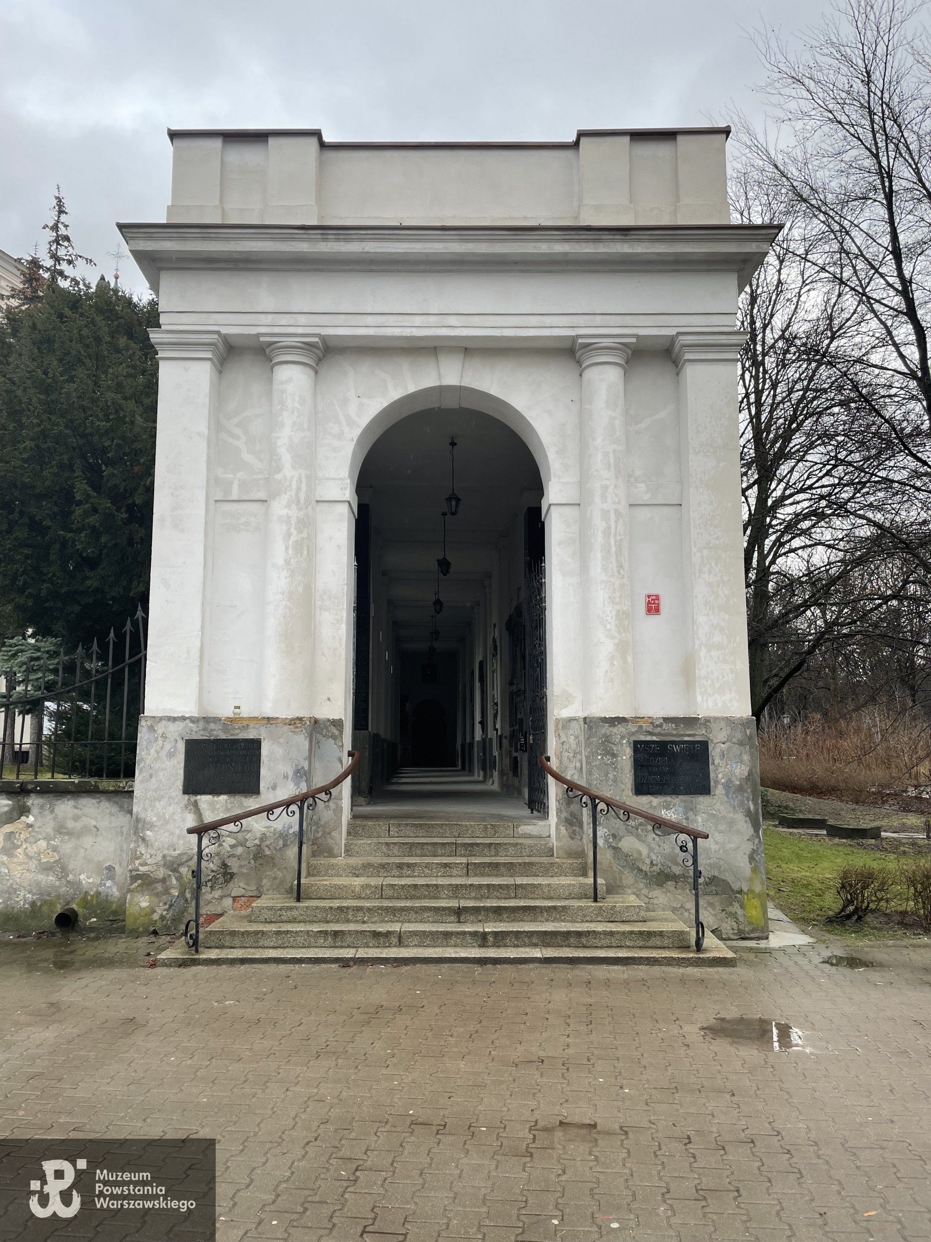 Krużganki  kościóła św. Antoniego Padewskiego przy ul. Senatorskiej w Warszawie. Fot. Mirosław Szymczak