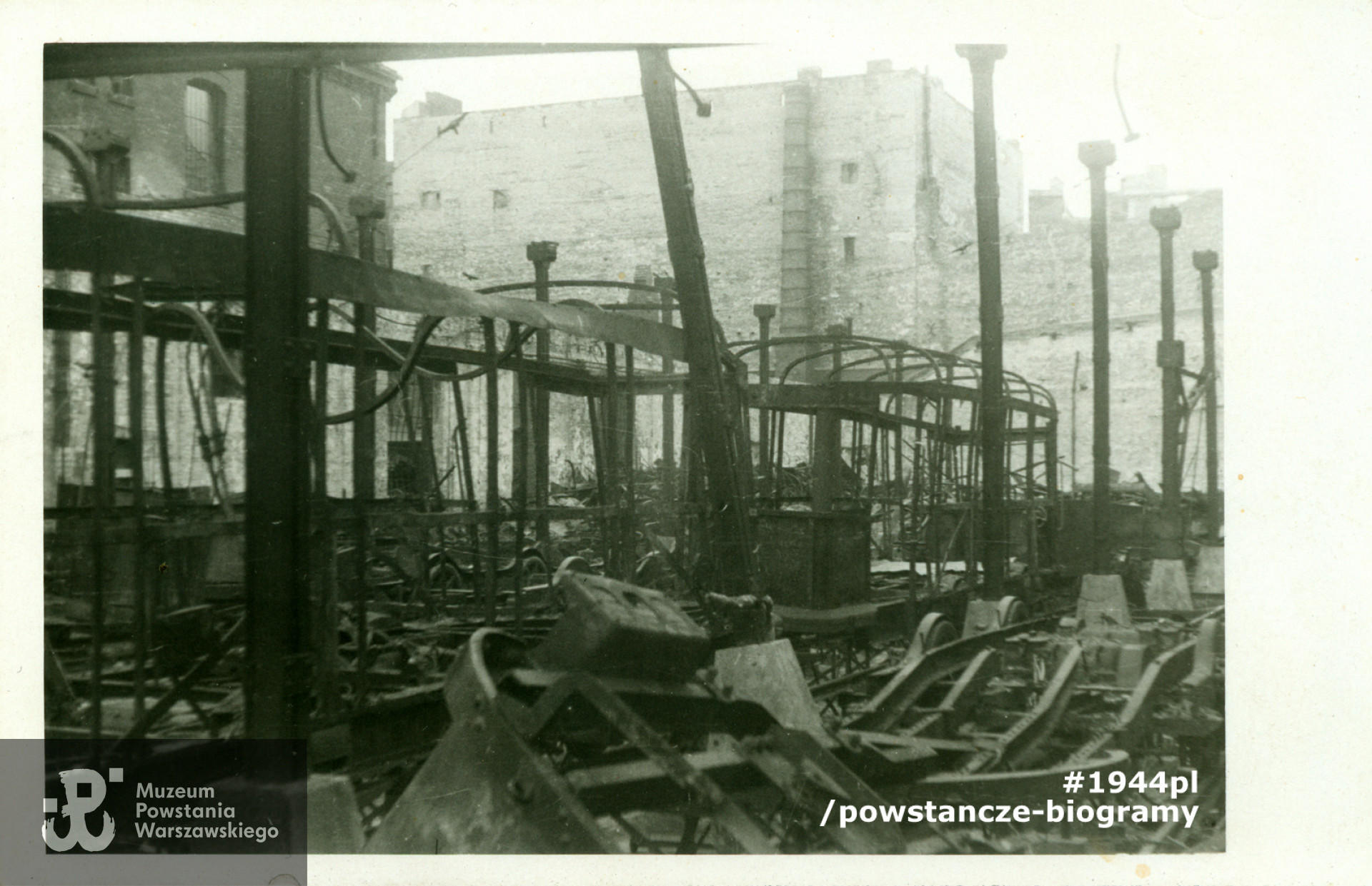  Zajezdnia tramwajowa „Muranów” ul. Sierakowska 8 - fot. J. Jarzęcki. Ze zbiorów Muzeum Powstania Warszawskiego - P/5901 - materiały archiwum środowiska „Leśnik"