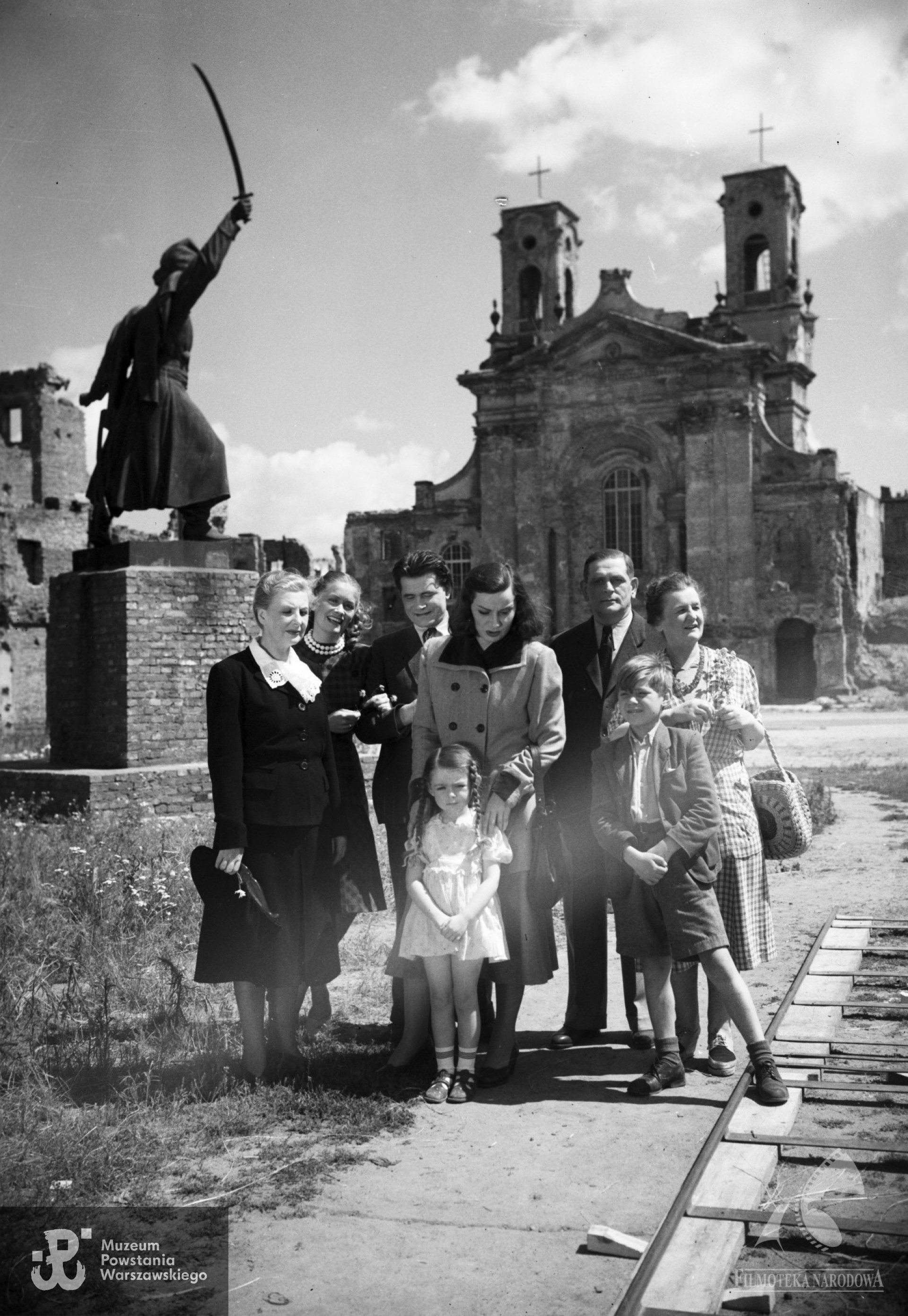 "Powrót" (1948).  Fot. ze zbiorów Fototeki Filmoteki Narodowej <i> fototeka.fn.org.pl</i>