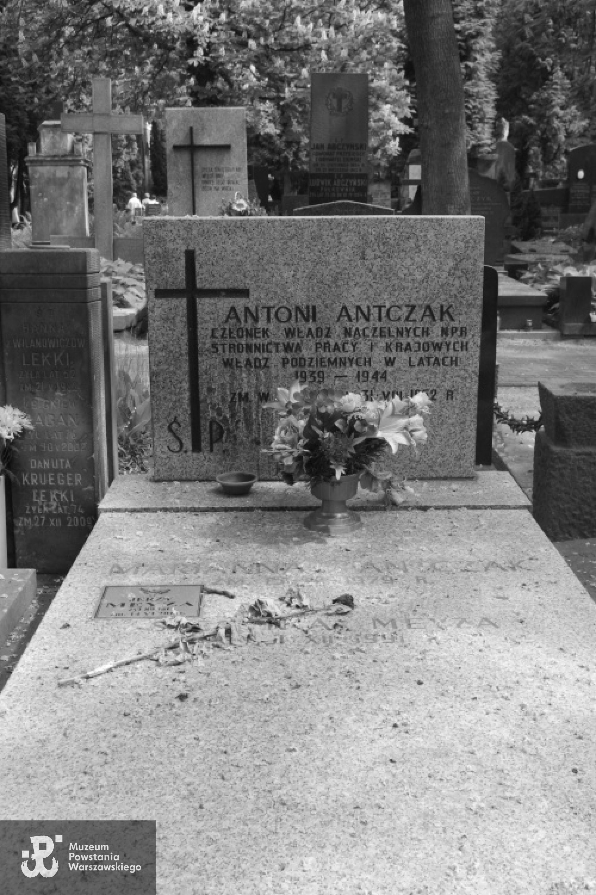 Mogiła Antoniego Antczaka na Starych Powązkach w Warszawie. Fot. Mateusz Opasiński