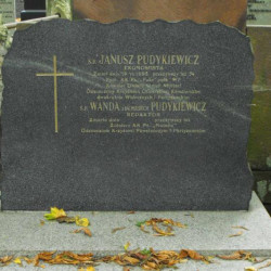 Fot. Warszawskie Zabytkowe Pomniki Nagrobne:  <i>cmentarze.um.warszawa.pl</i>