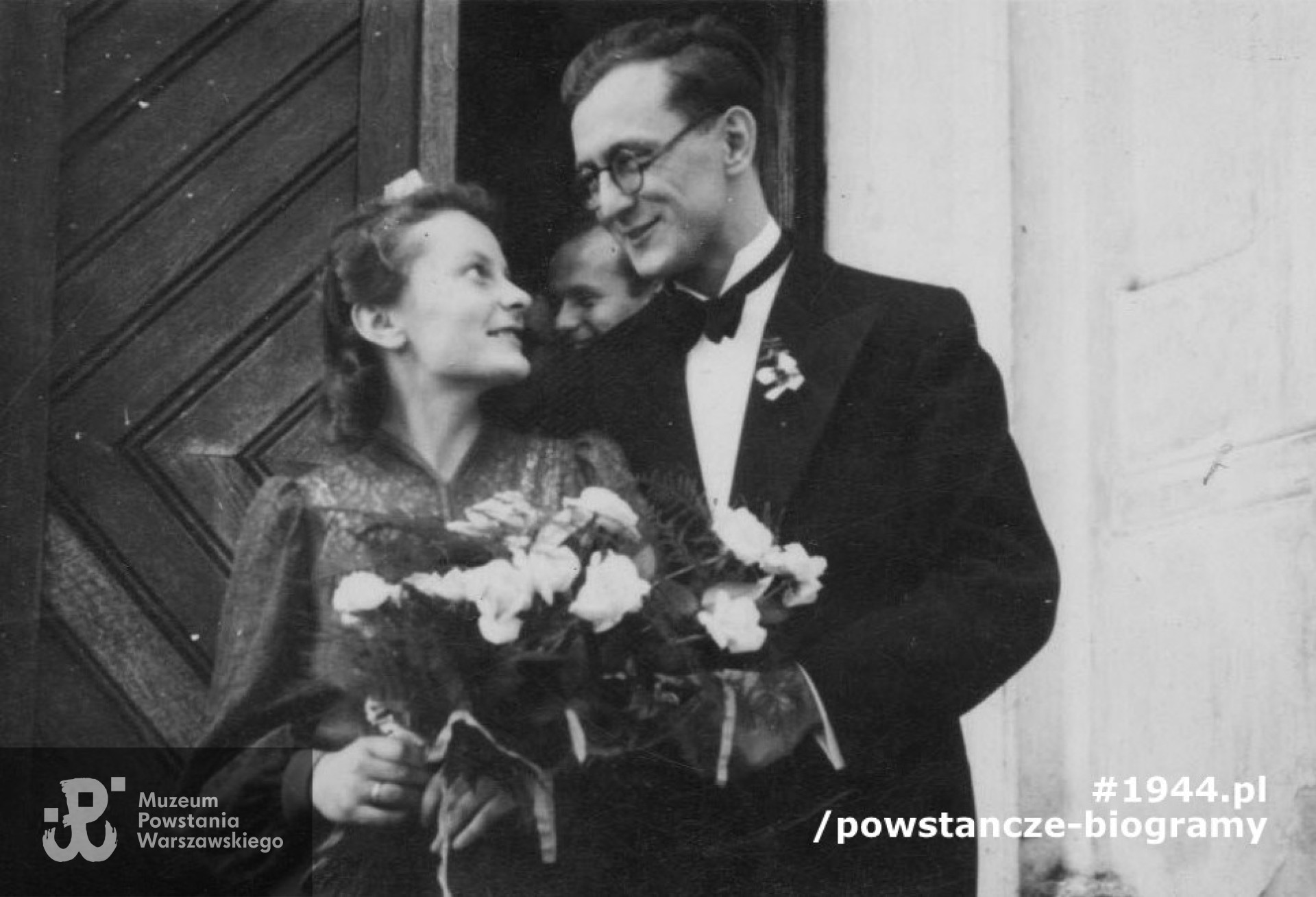 Alicja Sosnowska i ppor. Zygmunt Malinowski - ślub  7.10.1942 r. w parafii Św. Teresy od Dzieciątka Jezus przy ul. Tamka 2 w Warszawie.  Fot. archiwum rodzinne