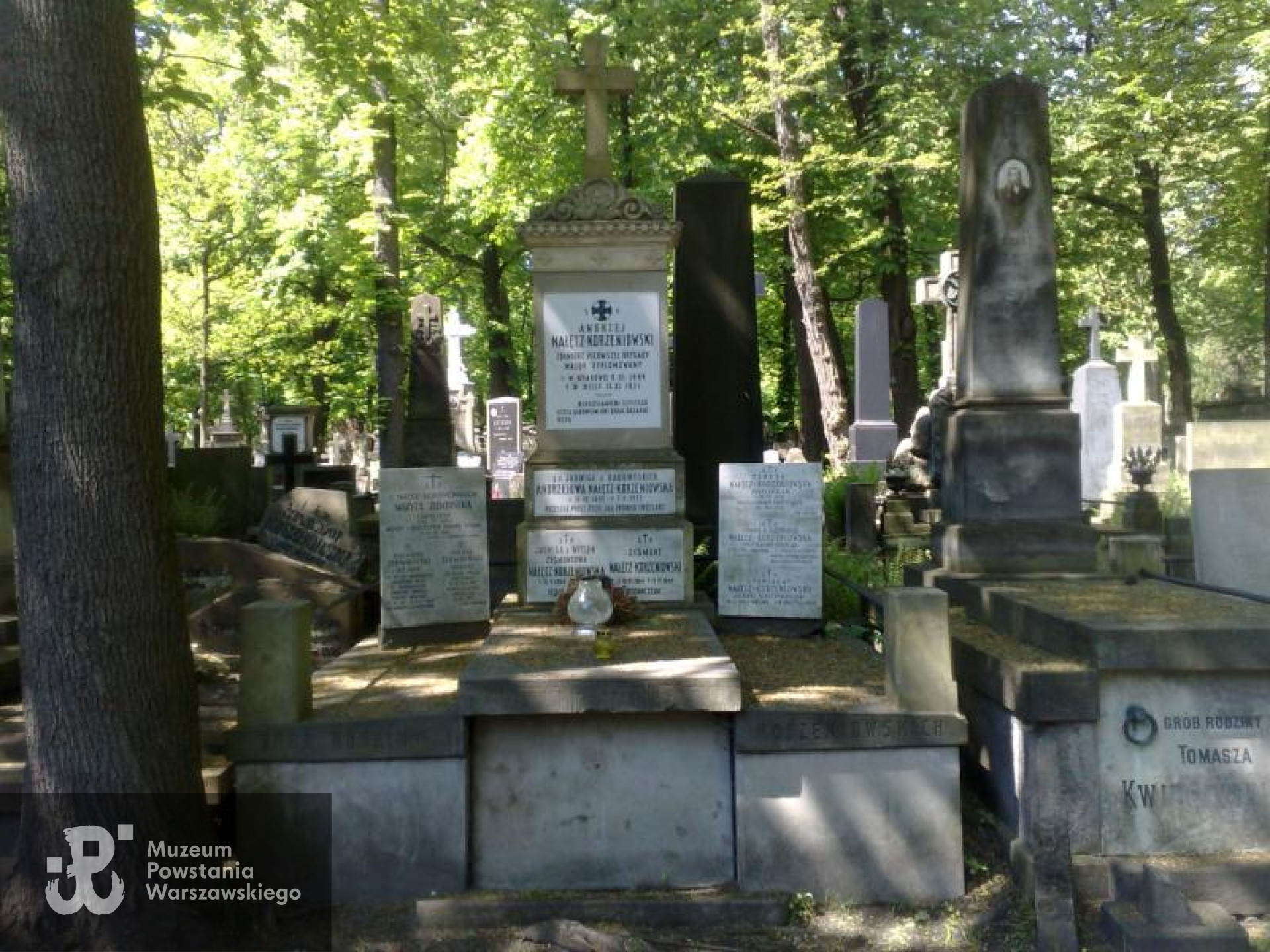 Fot. Warszawskie Zabytkowe Pomniki Nagrobne:  <i>cmentarze.um.warszawa.pl</i>