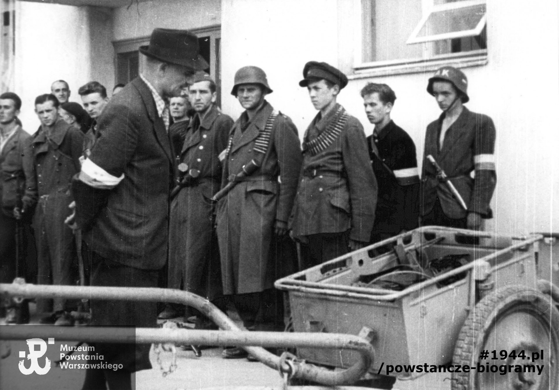 Zdjęcie filmowe z Powstania Warszawskiego autorstwa Romana Banacha ps. "Świerk". Ze zbiorów Muzeum Powstania Warszawskiego
