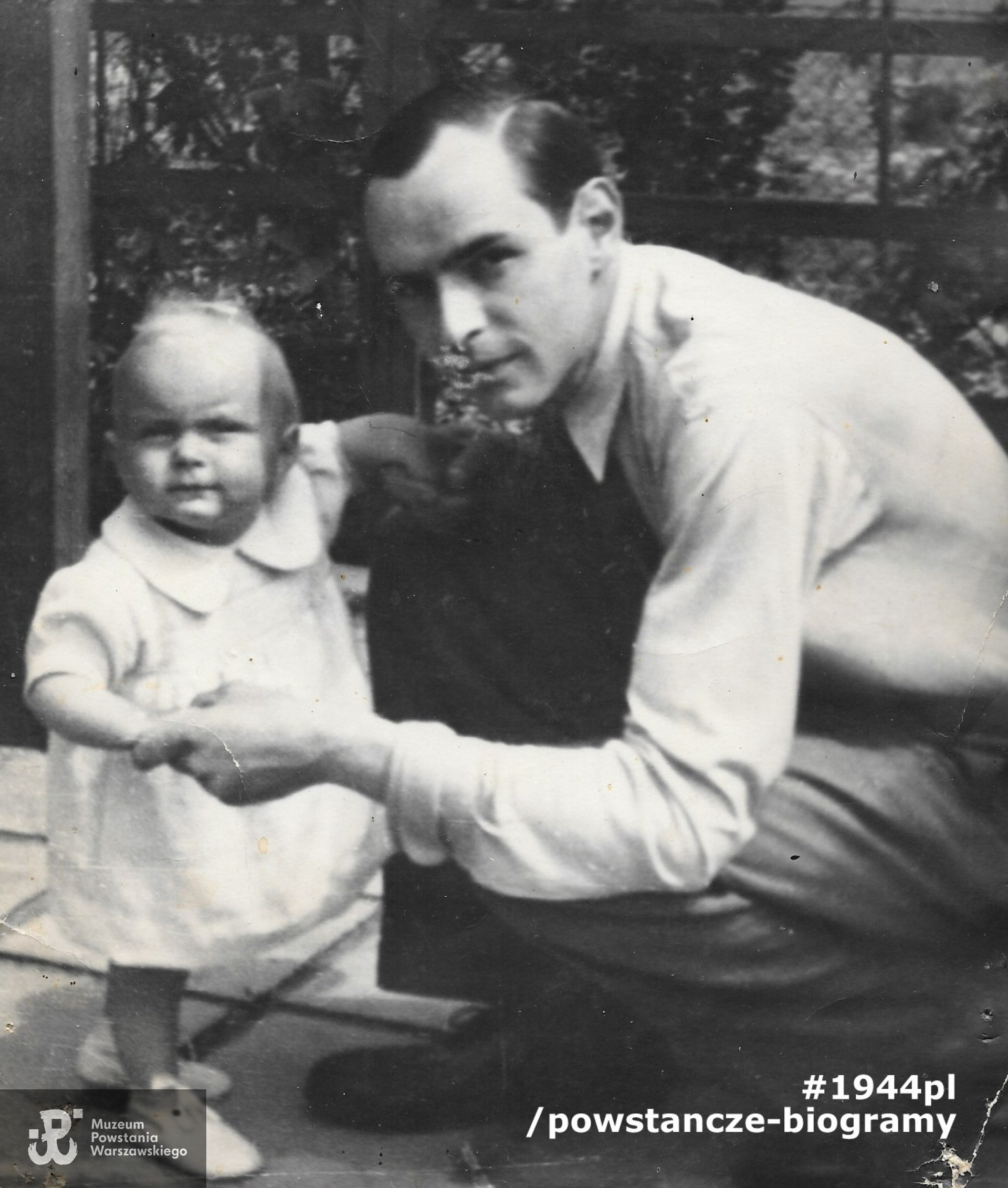 Andrzej Findeisen z córką Magdaleną, na zdjęciu w roku 1944. Fotografia ze zbiorów rodzinnych p. Władysława Findeisena