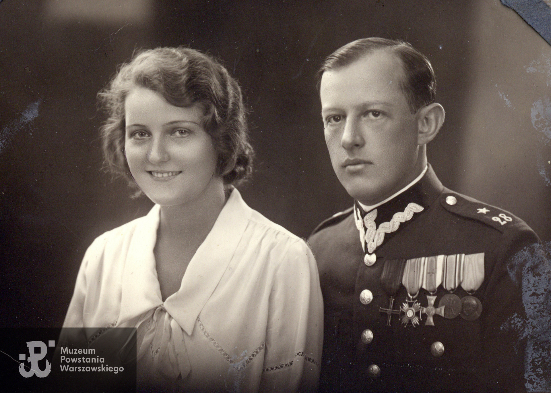 Natalia Jadwiga Żytkiewicz z domu Chomentowska z mężem Aleksandrem Żytkiewiczem. Warszawa, 1930 rok.  Fot. ze zbiorów rodzinnych p. Elżbiety Kozikowskiej z d. Chomentowskiej, bratanicy. Skany wykonano w Muzeum Powstania Warszawskiego, 05/2023