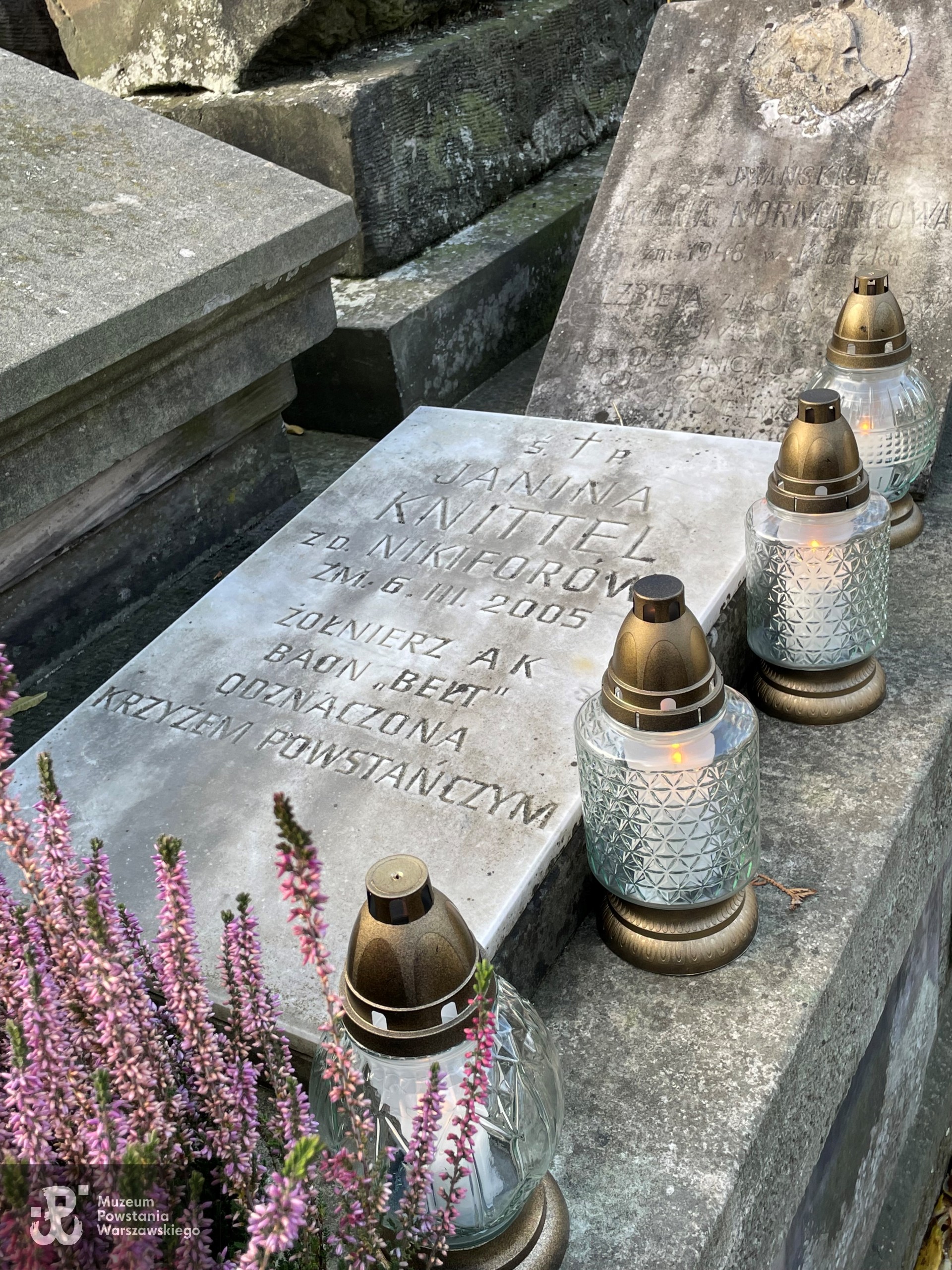 Cmentarz Powązkowski w Warszawie (Stare Powązki), kwatera 31 wprost, rząd 3, miejsce 30-31