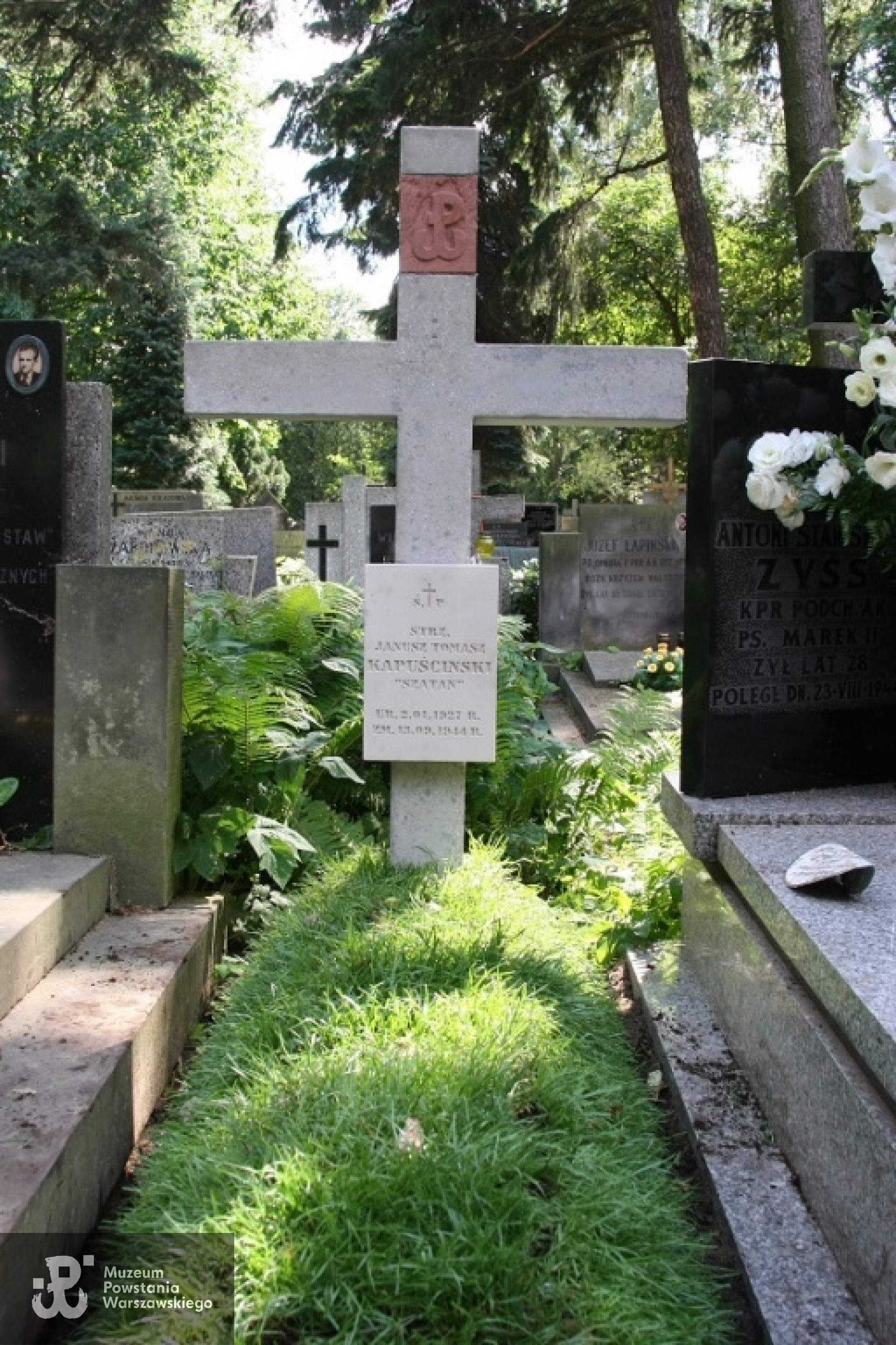 Odrestaurowana mogiła powstańcza Janusza Tomasza Kapuścińskiego. Fot. Muzeum Powstania Warszawskiego