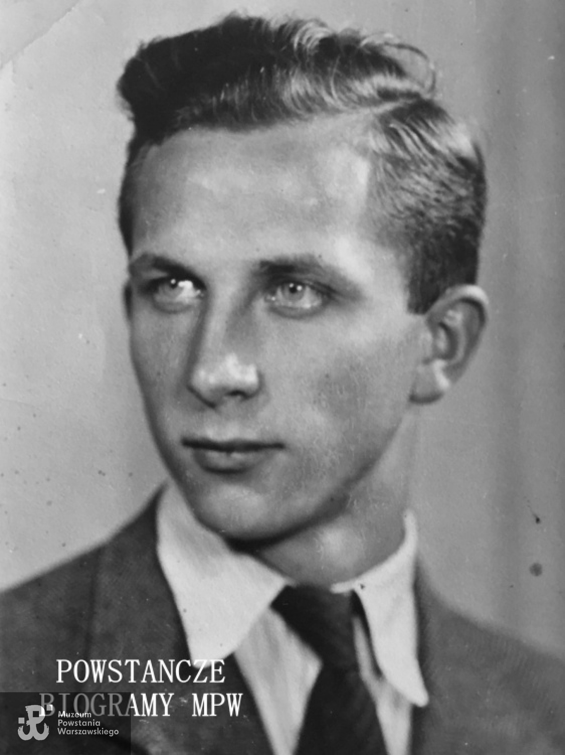 kpr. Jerzy Ostrowski (1921-1946). Zdjęcie wykonane w roku 1943. Z archiwum rodzinnego Urszuli Karwowskiej.