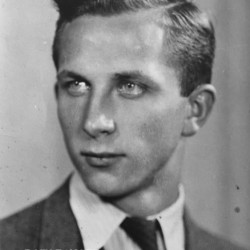kpr. Jerzy Ostrowski (1921-1946). Zdjęcie wykonane w roku 1943. Z archiwum rodzinnego Urszuli Karwowskiej.