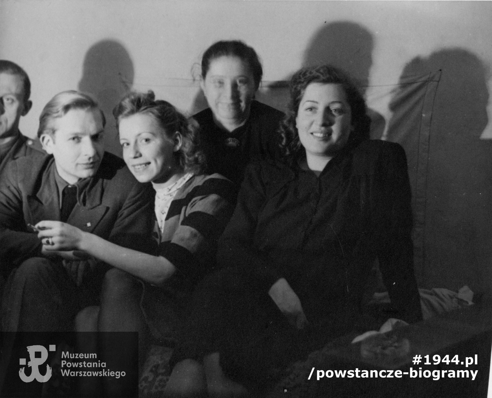 Zdjęcie wykonane w Warszawie po wojnie, podczas Sylwestra 1947/1948.  Fot. z archiwum rodzinnego p. Marii Bienias i p. Janiny Kubicy