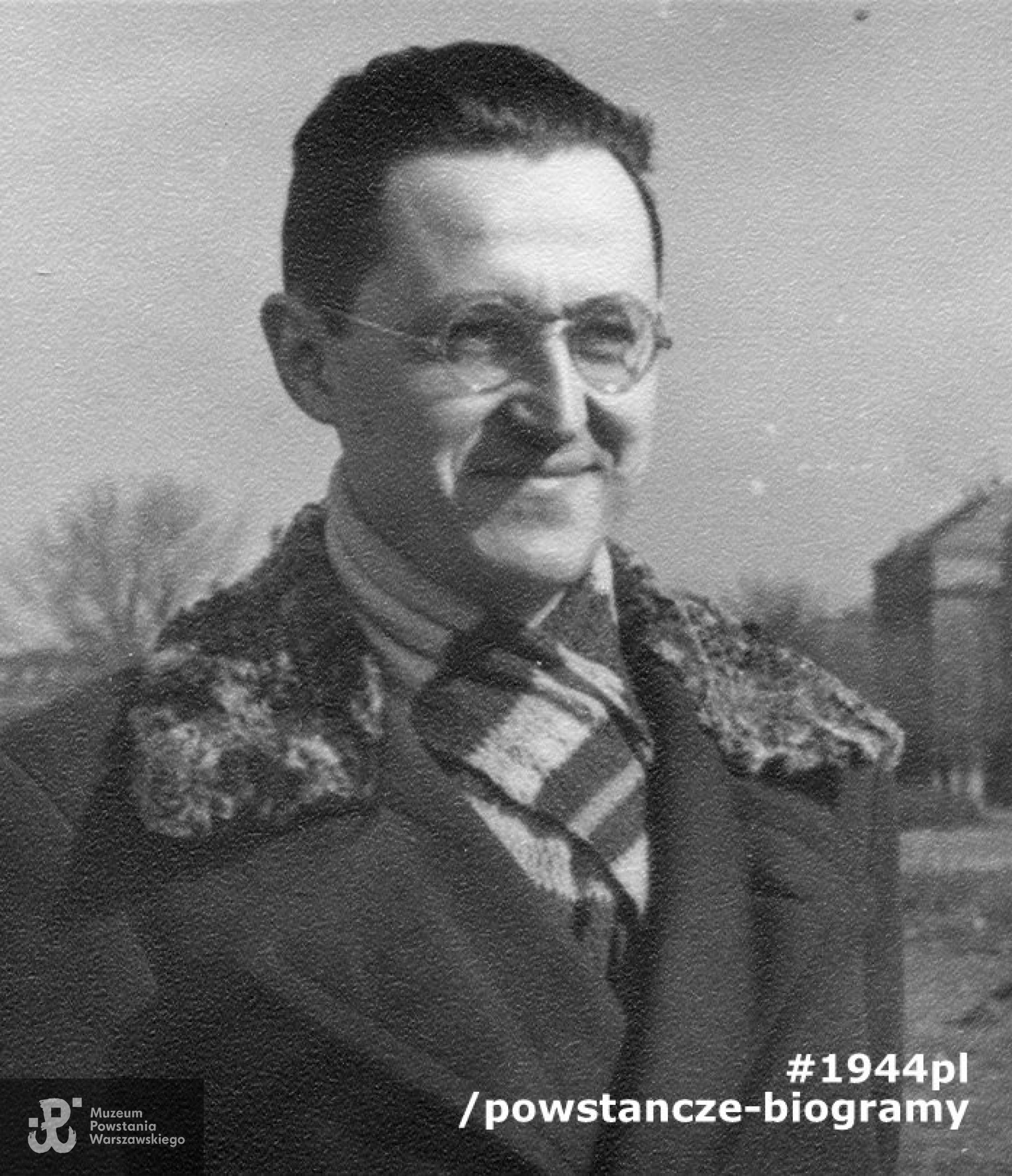 Zdjęcie prezentowane w 2004 roku na  wystawie plenerowej "Alejami z paradą mieli iść… " w Al. Ujazdowskich ukazującej portrety ponad 80 powstańców i działaczy Polskiego Państwa Podziemnego represjonowanych przez władze komunistyczne w latach 1945-1956. Tytuł nawiązywał do wiersza Józefa Szczepańskiego, żołnierza batalionu "Parasol, który napisał podczas Powstania Warszawskiego. "Alejami z paradą będziem szli defiladą/W wolną Polskę, co wstała z naszej krwi". Organizatorem wystawy było Muzeum Powstania Warszawskiego.