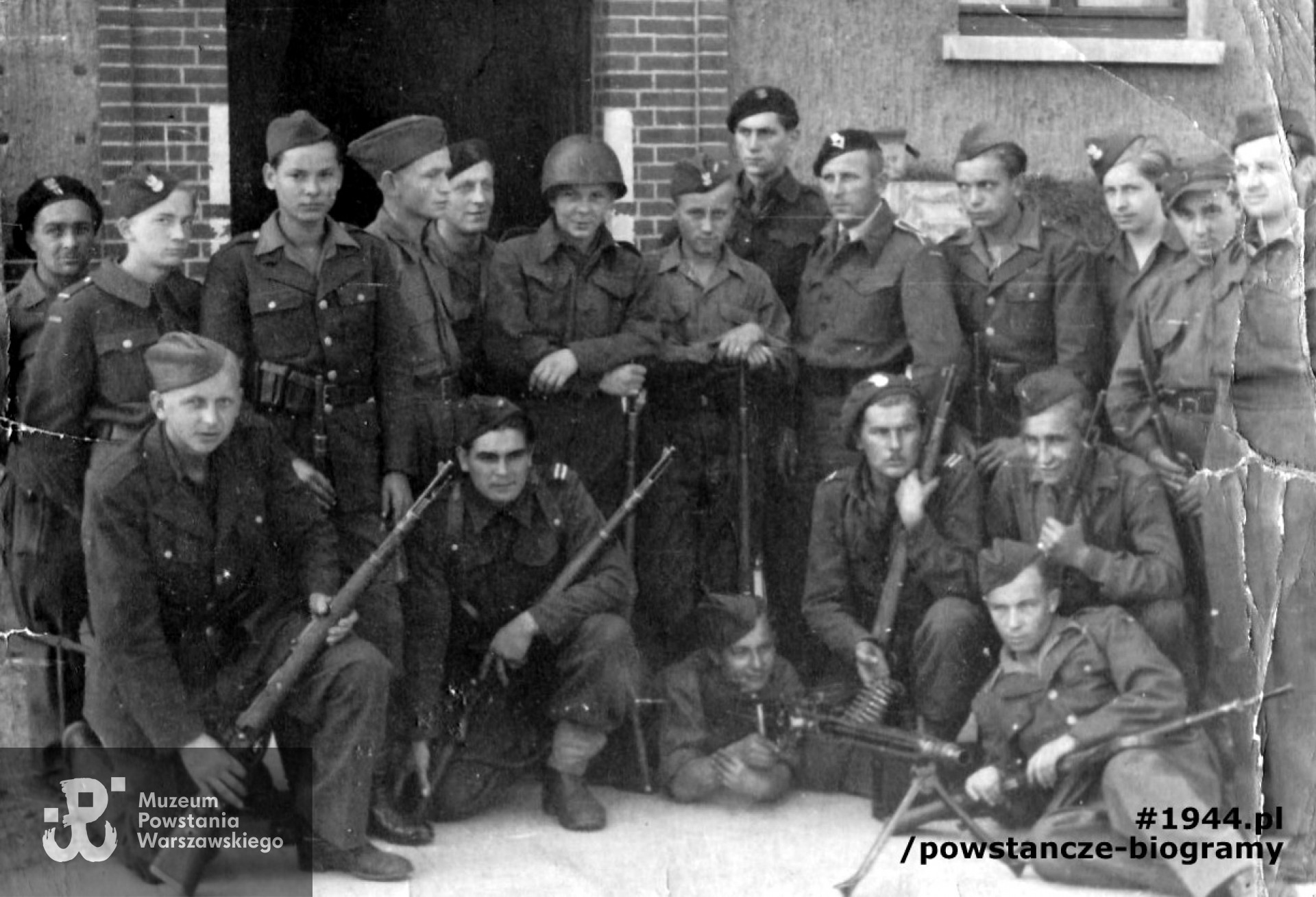 Brunswik, 1945 r. Aleksander Tarnopolski stoi  drugi z lewej strony. Fot. archiwum rodzinne, udostępnił wnuk, p. Konrad Tarnopolski