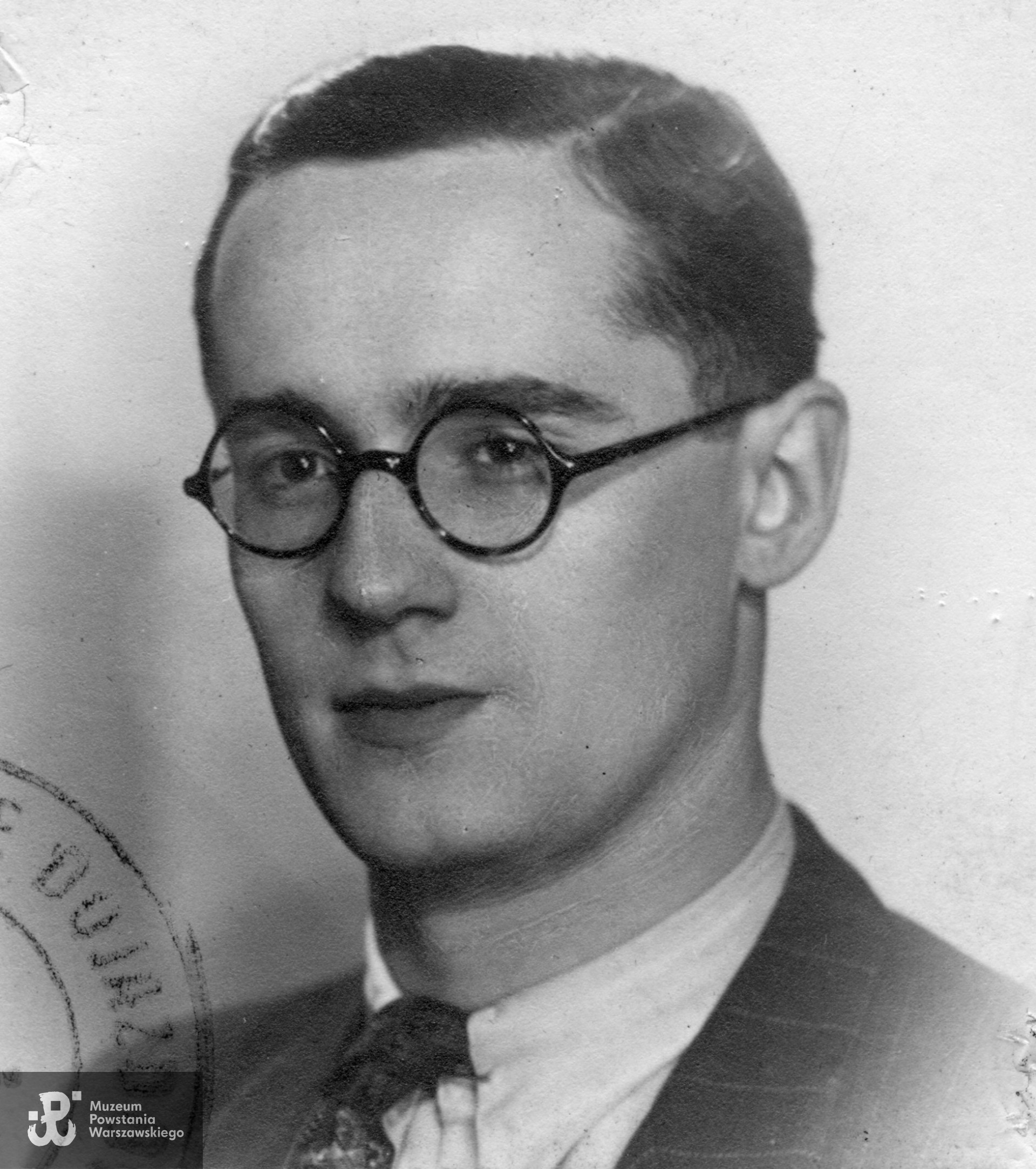 Wiaczesław Fedorońko (1920-1944) Fot. z dokumentów w zbiorach Muzeum Powstania Warszawskiego - MPW-A-2078 (P/184)