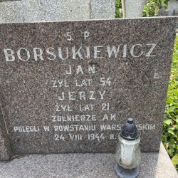 Cmentarz Powązkowski w Warszawie (Stare Powązki),  Kwatera 143, rząd 1, grób 24.  Fot. Ryszard Mączewski, Muzeum Powstania Warszawskiego.