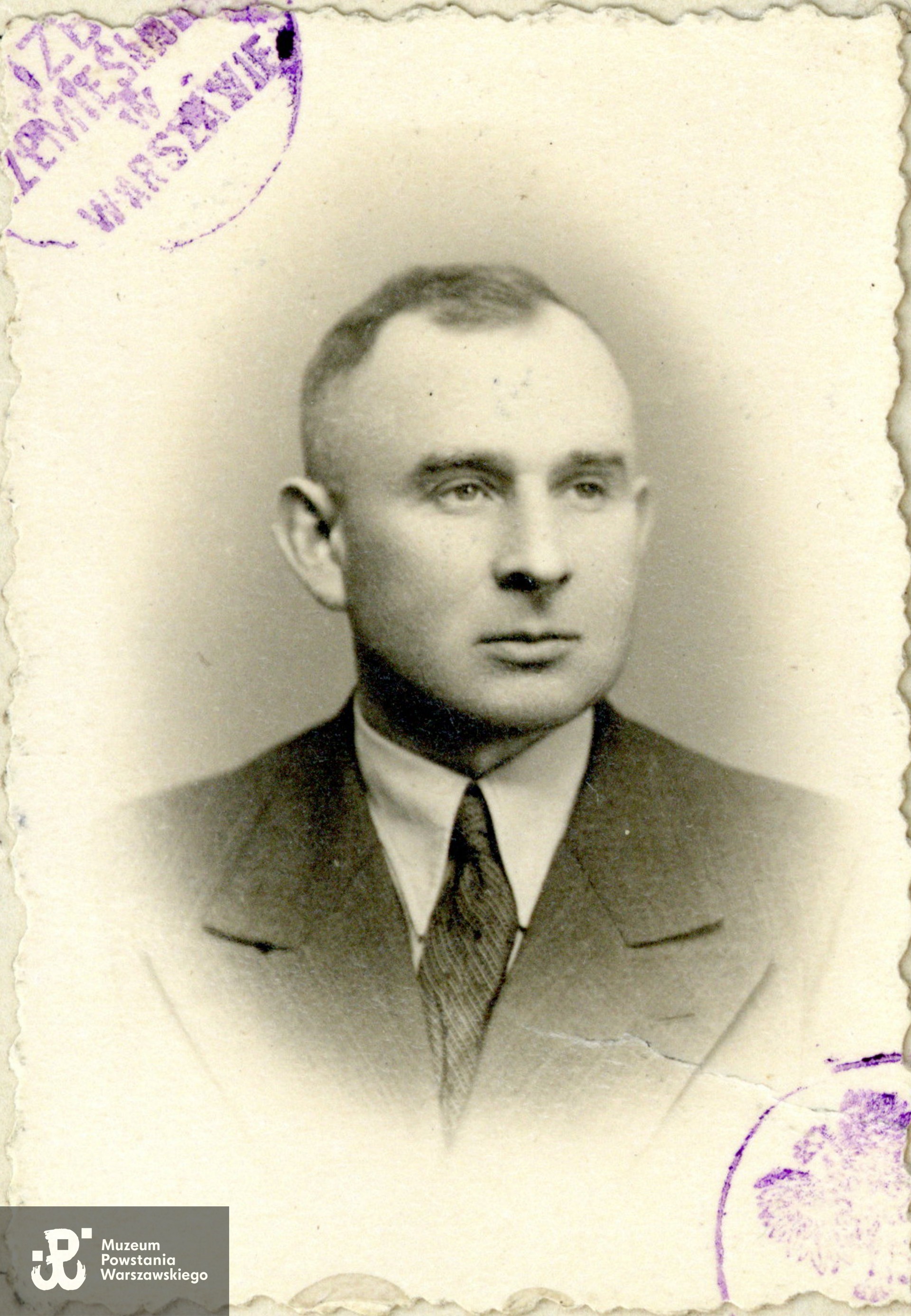 chor. Jan Kamola "Janek". Fot. ze zbiorów rodzinnych p. Bogusława Kamoli ps. Hipek, syna. Skan wykonano w Muzeum Powstania Warszawskiego, styczeń 2025.