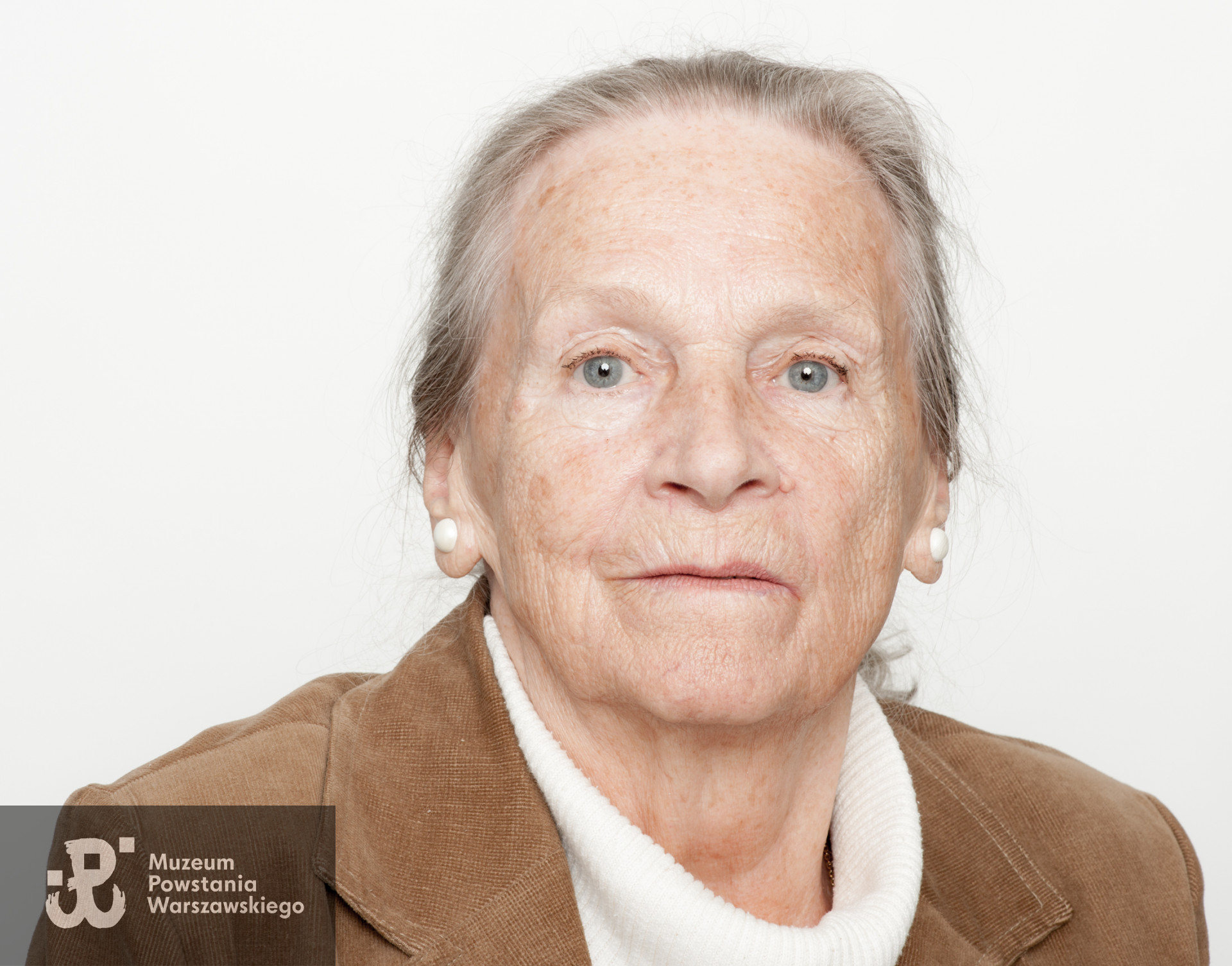 Barbara Krystyna Szulc „Krystyna Wagner”. Zdjęcie z serii portretów Powstańców Warszawskich wykonanych w ramach projektu "1944/70/2014" realizowanego przez grupę WWPHOTO dla uczczenia 70. rocznicy wybuchu Powstania Warszawskiego. Muzeum Powstania Warszawskiego, 22.07-04.08 2013.