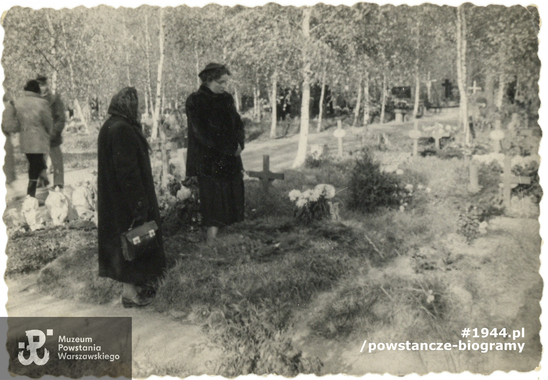 Nad grobem WItka. Fotografia z archiwum rodzinnego synowej, p. Alicji Modelskiej