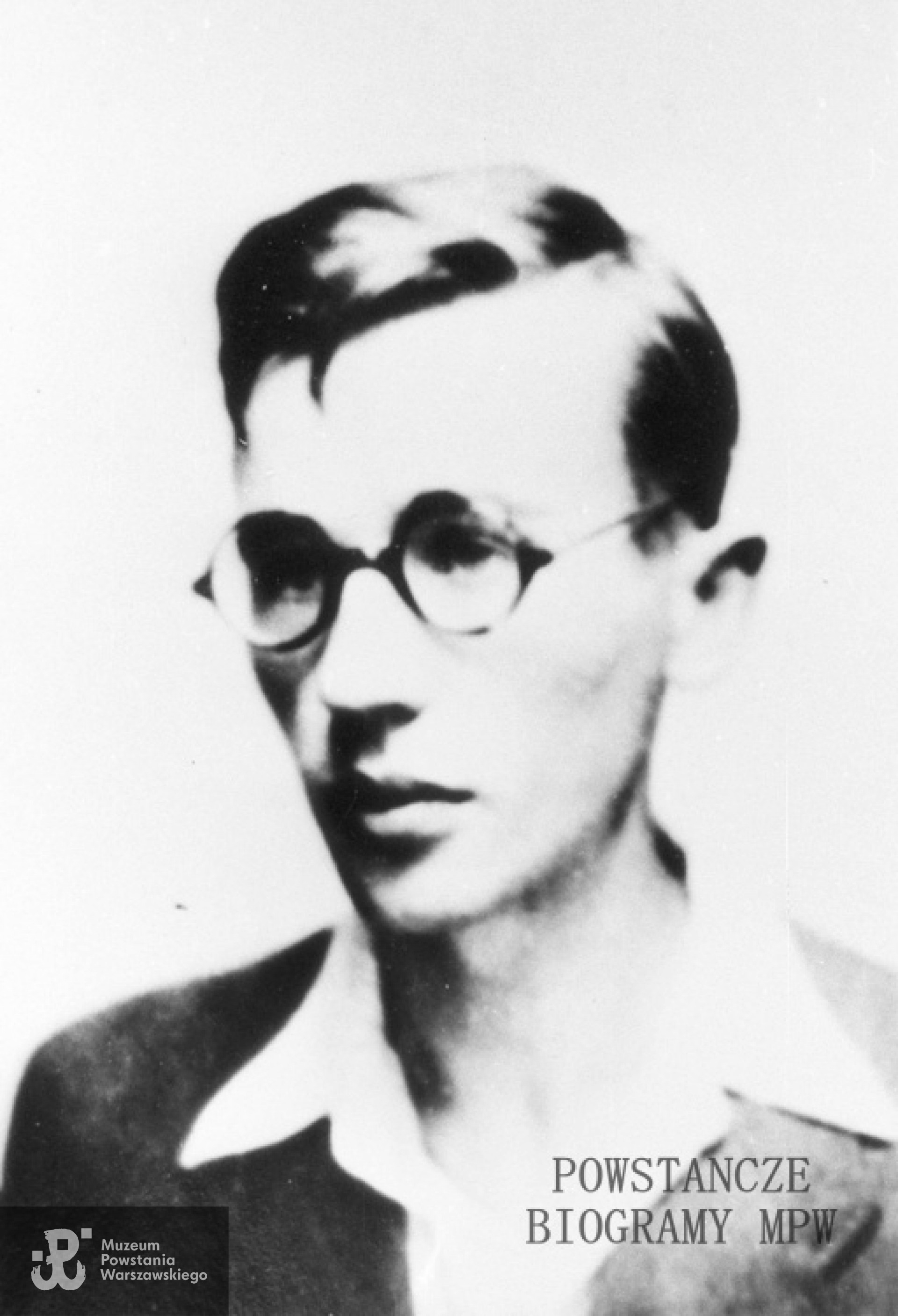 Janusz Wojewódzki  ps. "Mruczek", lat 19, poległ w Pęcicach 2.08.1944. Fot. ze zbiorów Muzeum Powstania Warszawskiego, sygn. MPW-IH/3952