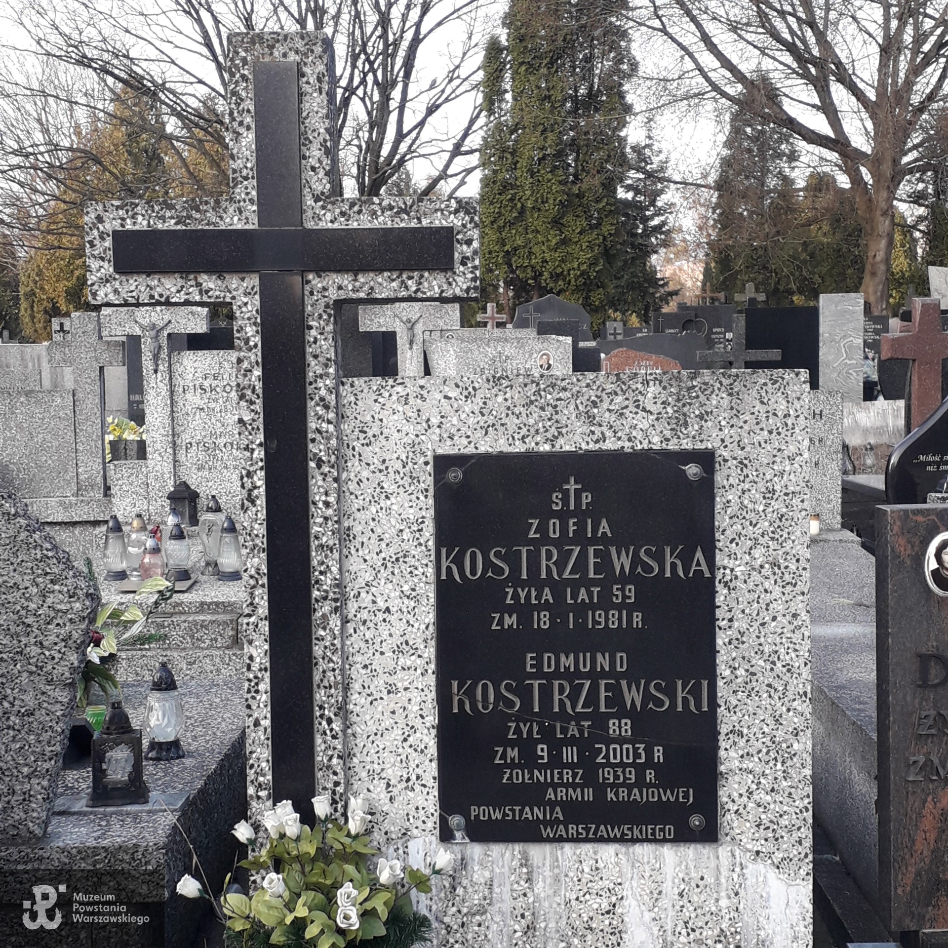 Warszawa, Cmentarz Wawrzyszewski, kwatera 14C, rząd 6, grób 34. Fot. ze zbiorów rodzinnych p. Marcjana Murawskiego