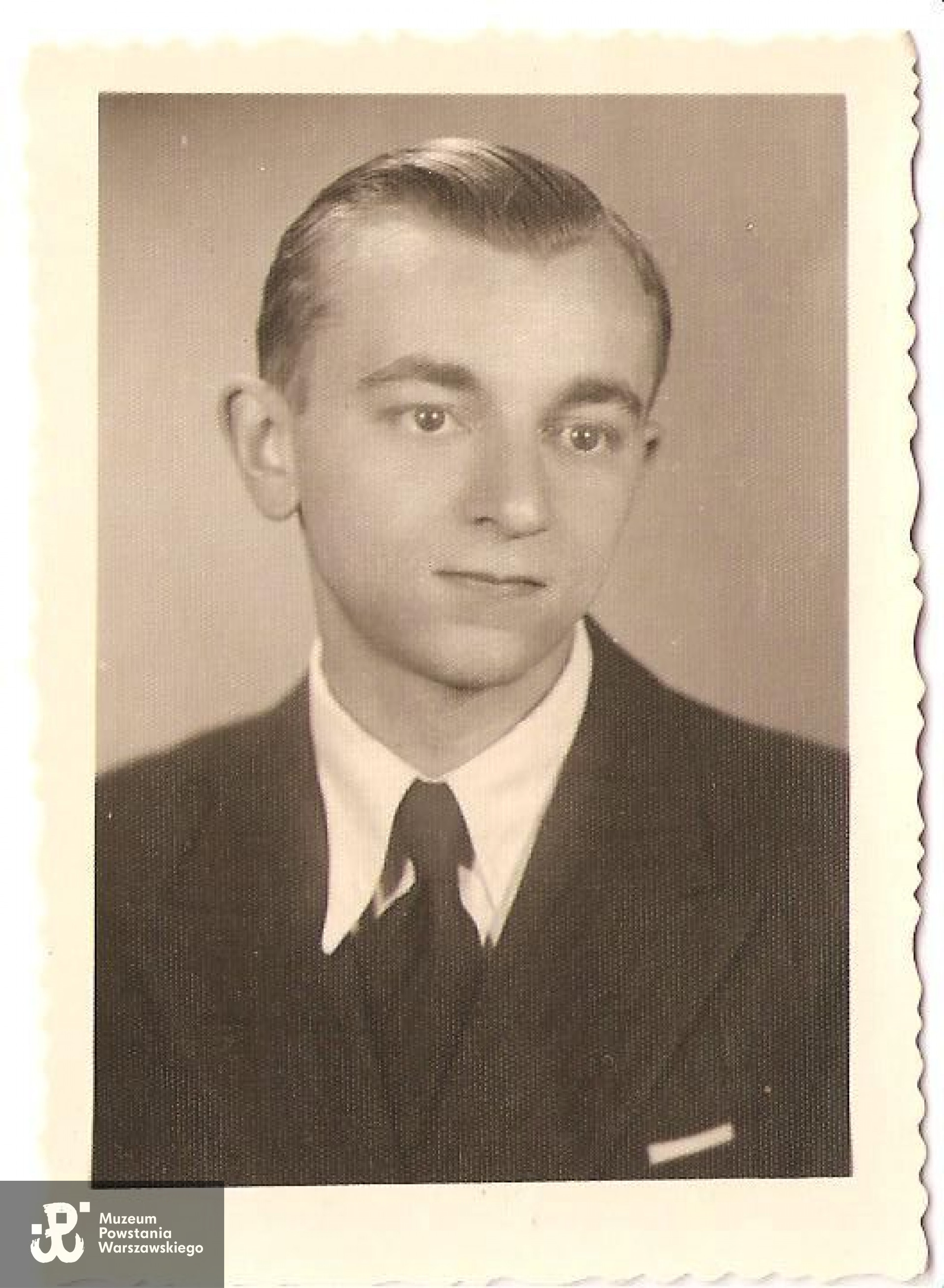 Kazimierz Łodziński. Foto AVE, Janina Łodzińska, Krucza 34, tel 9 54 31. ok 1944 r.