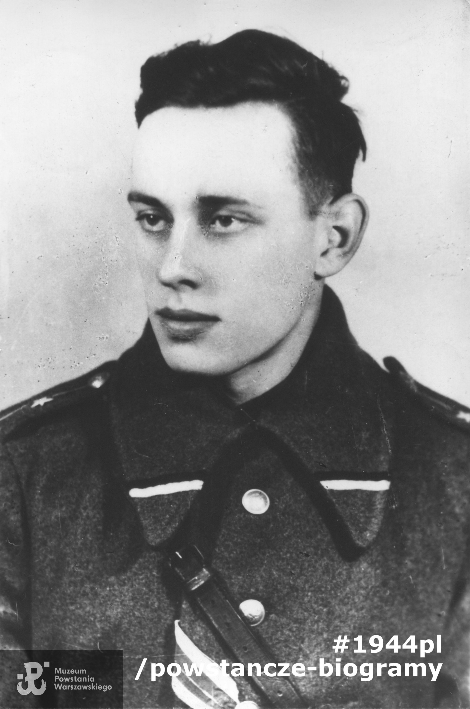 st. strz. Janusz Stanisław Kowalski ps. "Rokita" - fotografia wykonana  w grudniu 1944 roku w Szpitalu Ewakuacyjnym w Lublinie. Ze zbiorów Muzeum Powstania Warszawskiego - materiały Pokoju Kombatanta