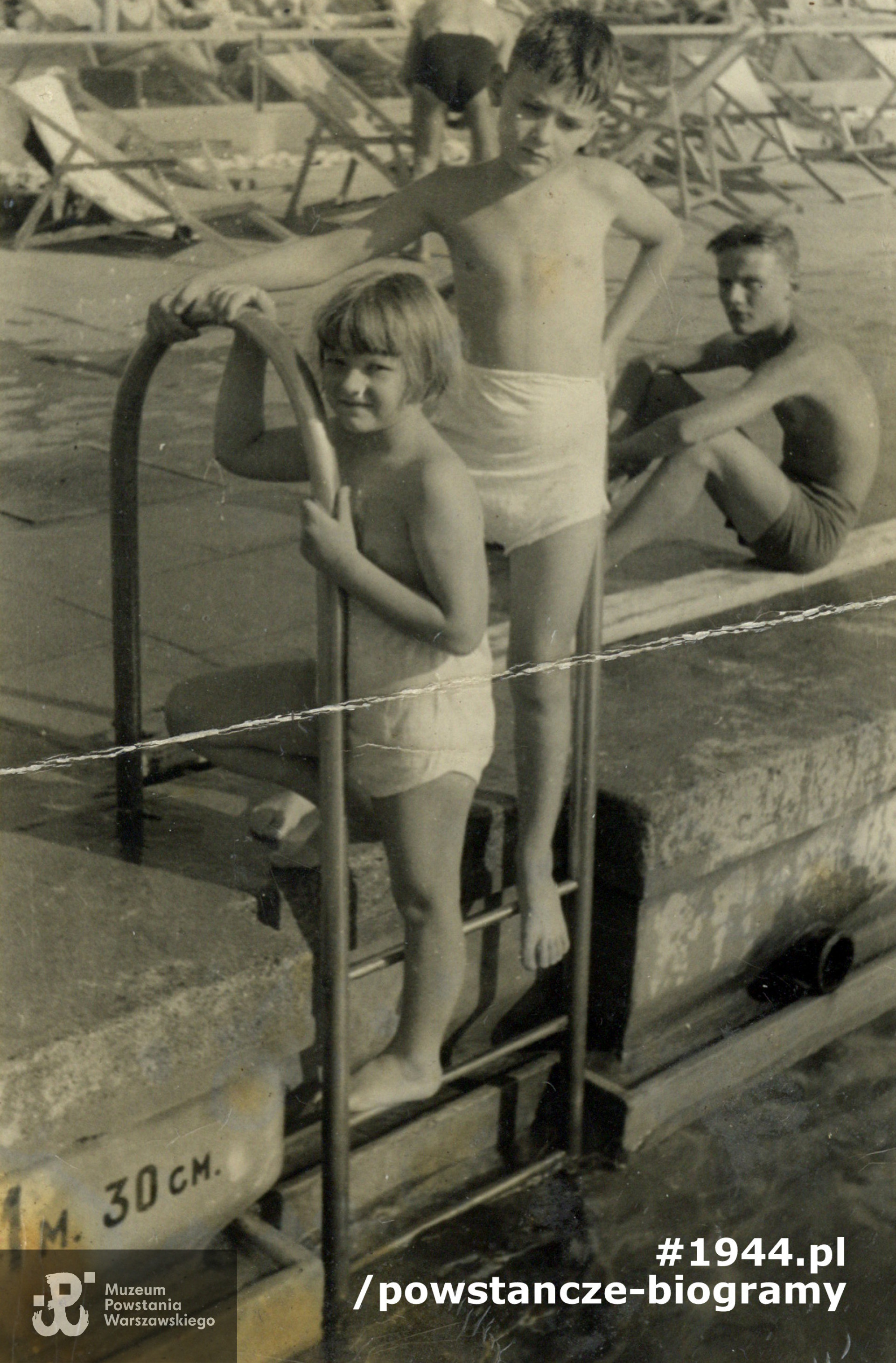 Lato 1939 roku - Jerzy Tytus Zawadowski z młodszym bratem Wacławem na basenie Legii. Fotografia z archiwum rodzinnego p. Wacława Zawadowskiego ps. "Gacek"