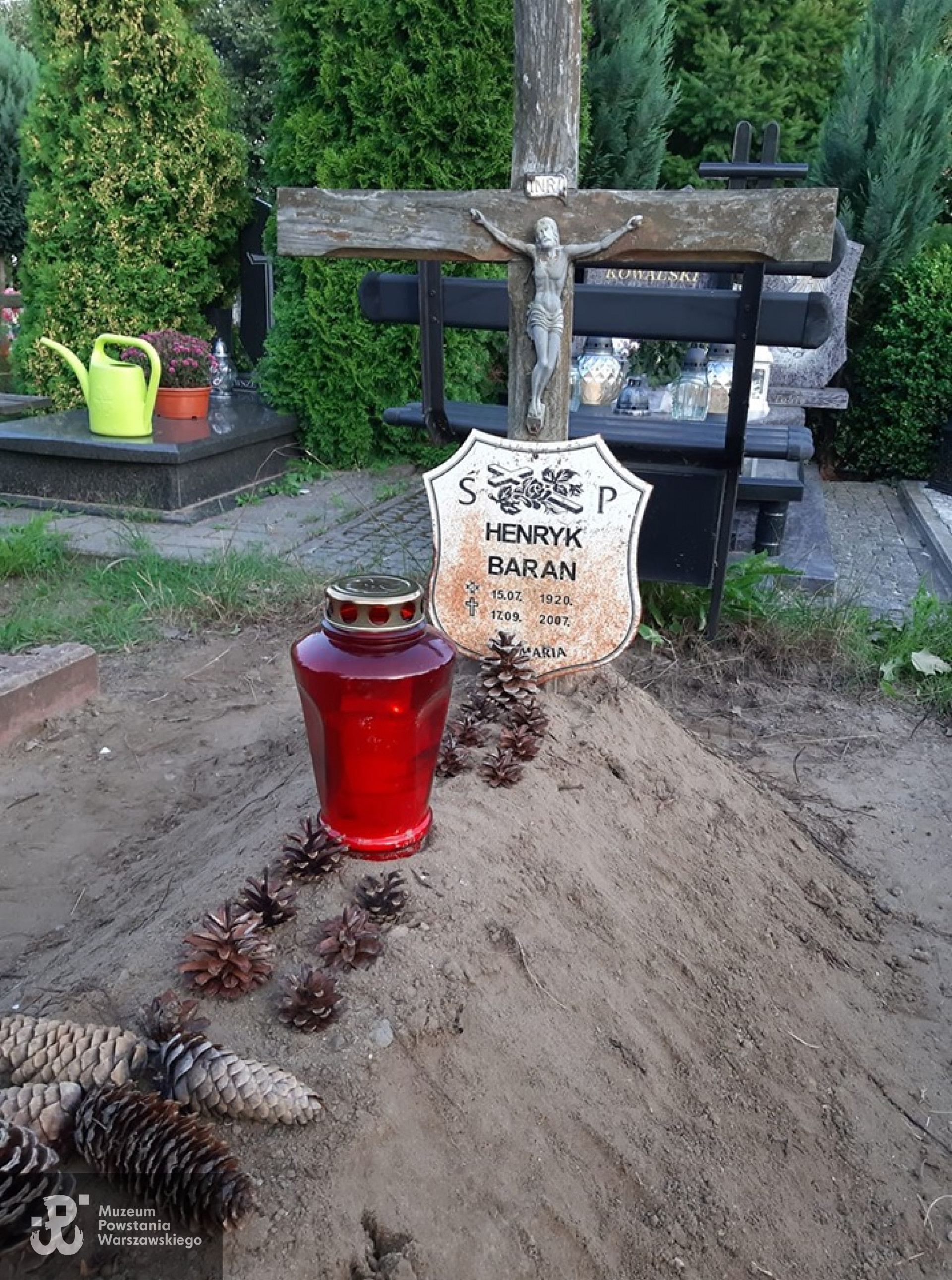 Cmentarz Łostowicki w Gdańsku. Źródło fot -  www.facebook.com/poloniawenezuelska - strona Stowarzyszenia Polakow w Wenezueli. Autorem zdjęcia jest p. Mariusz Momont