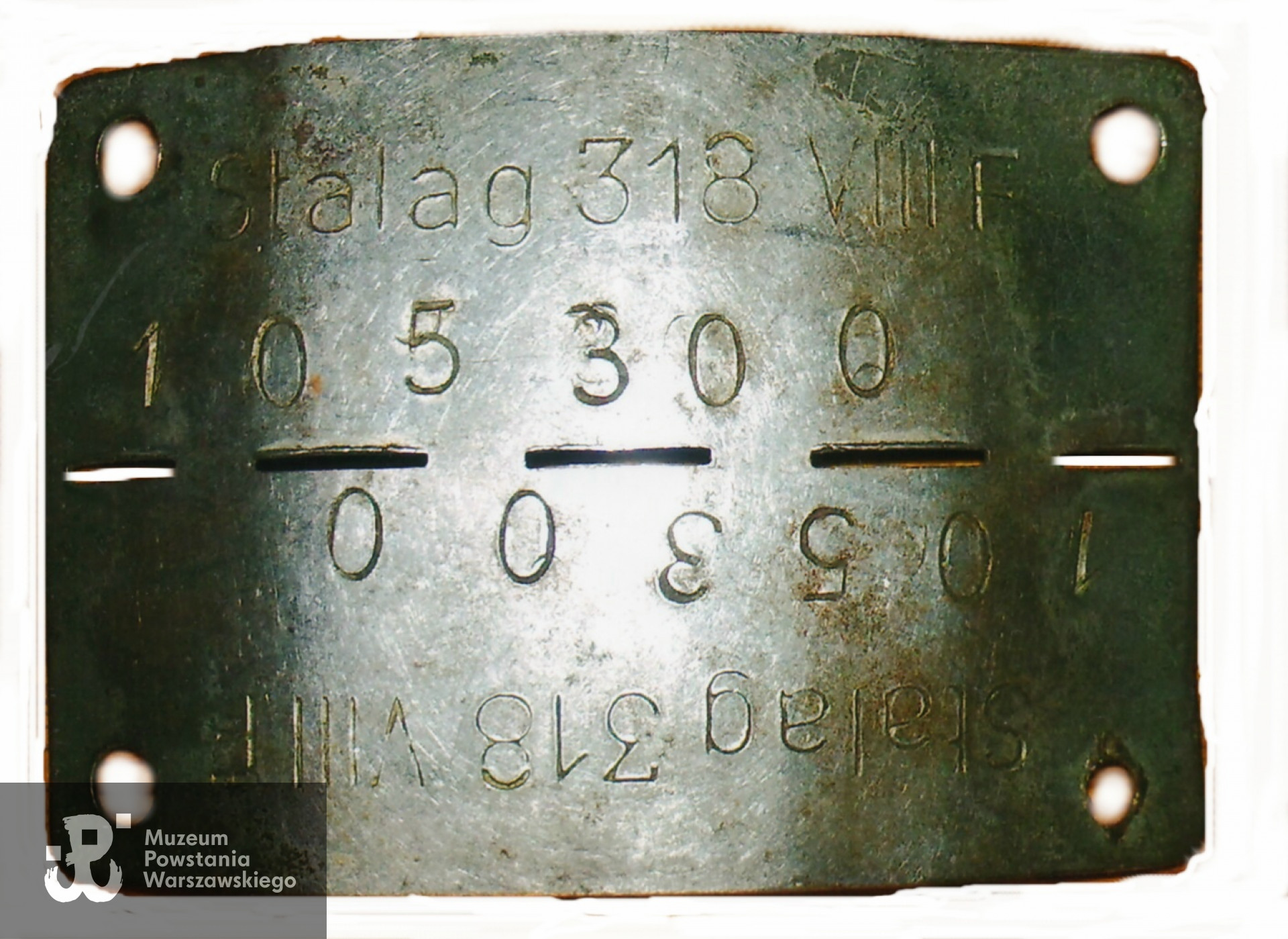 Blaszka jeniecka - nieśmiertelnik. Ze zbiorów p. Janusza Preyssa, archiwum 2. Harcerskiej Baterii Artylerii Przeciwlotniczej "Żbik"