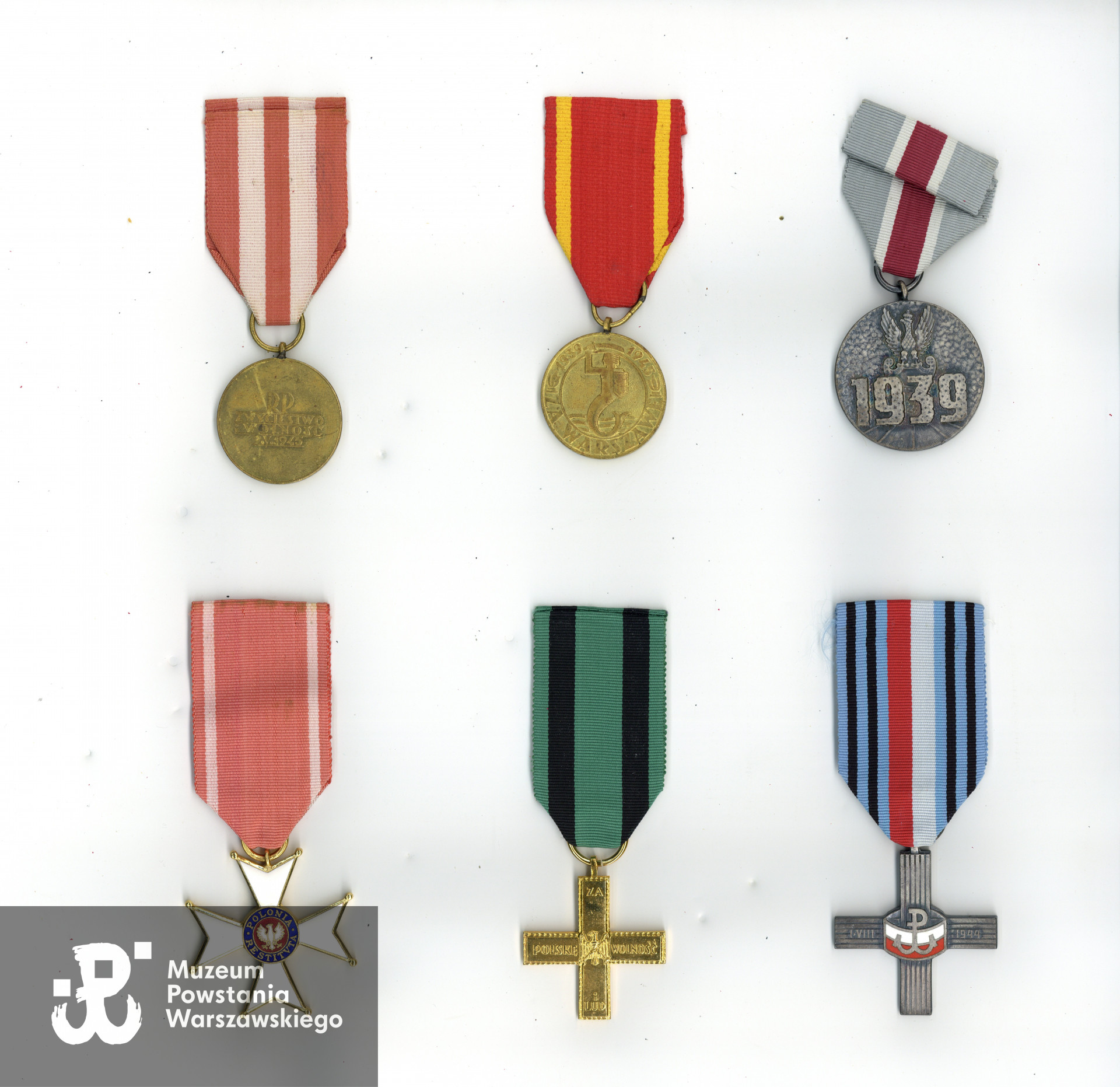 Odznaczenia i medale Stefana Stefańskiego ps. Sokół. Ze zbiorów Muzeum Powstania Warszawskiego, sygn. P/5030