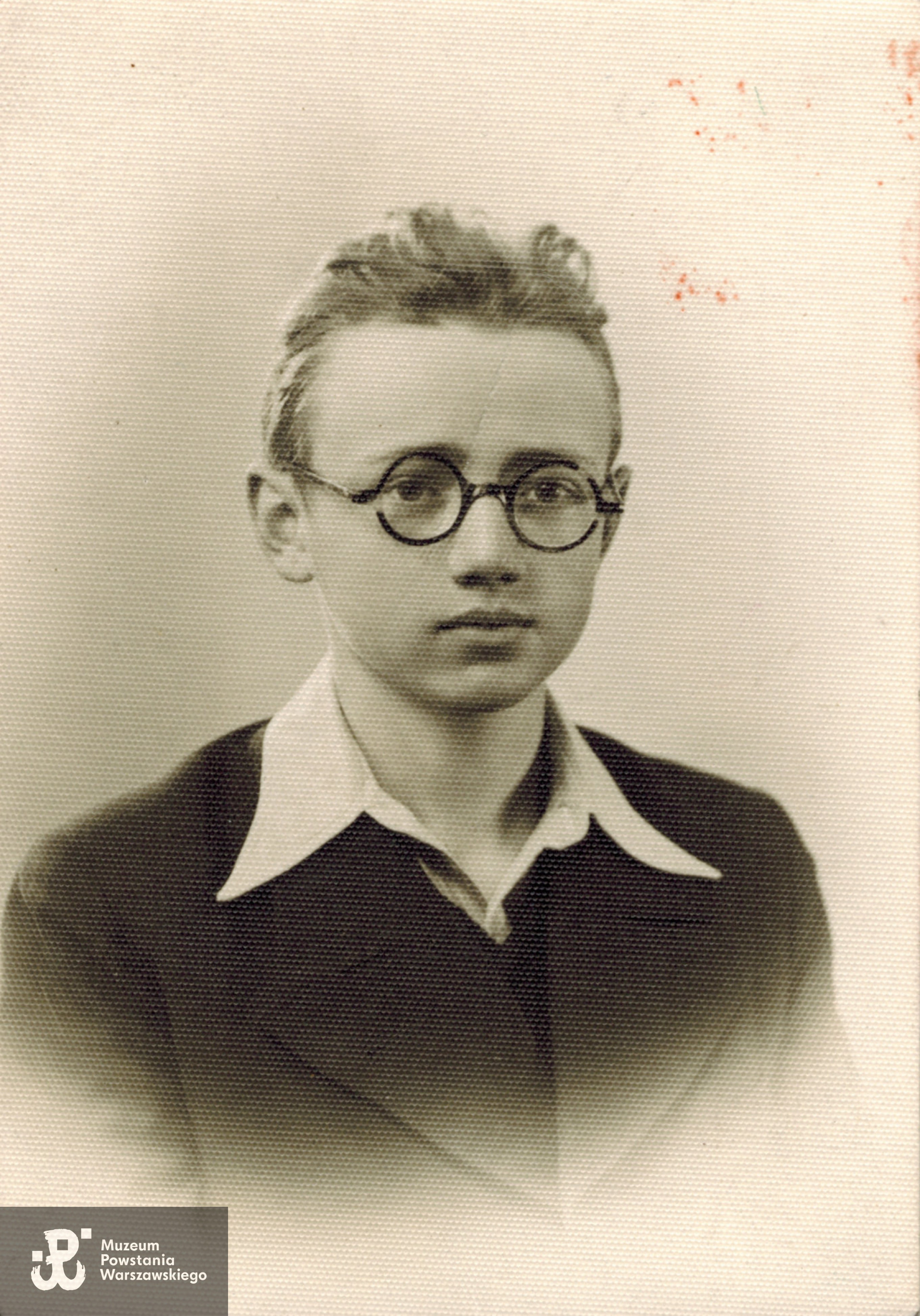 Fotografia legitymacyjna z lat szkolnych. Fot. ze zbiorów rodzinnych, skan udostępniła p. Anna Jedynak, siostrzenica Powstańca