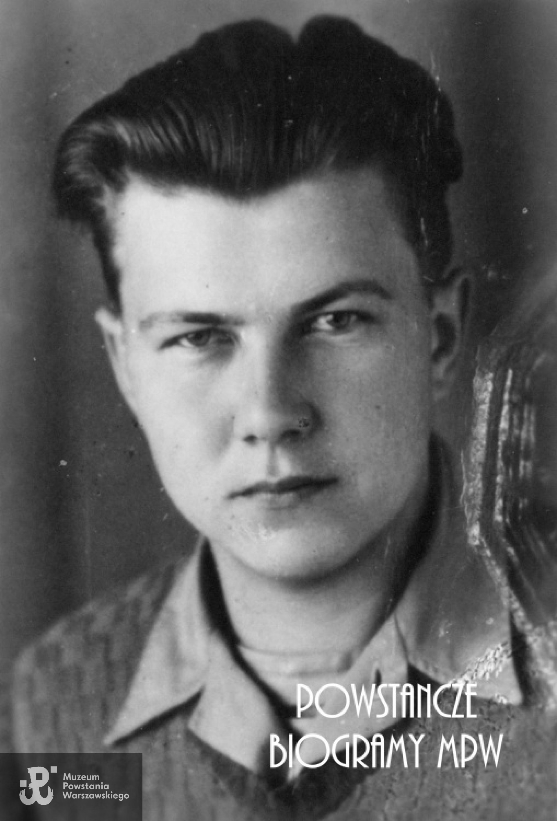 kpr. pchor. Stefan Grabowski ps. "Leon" (1921-2004). Fotografia portretowa ze zbiorów Muzeum Powstania Warszawskiego, sygn. P/8277