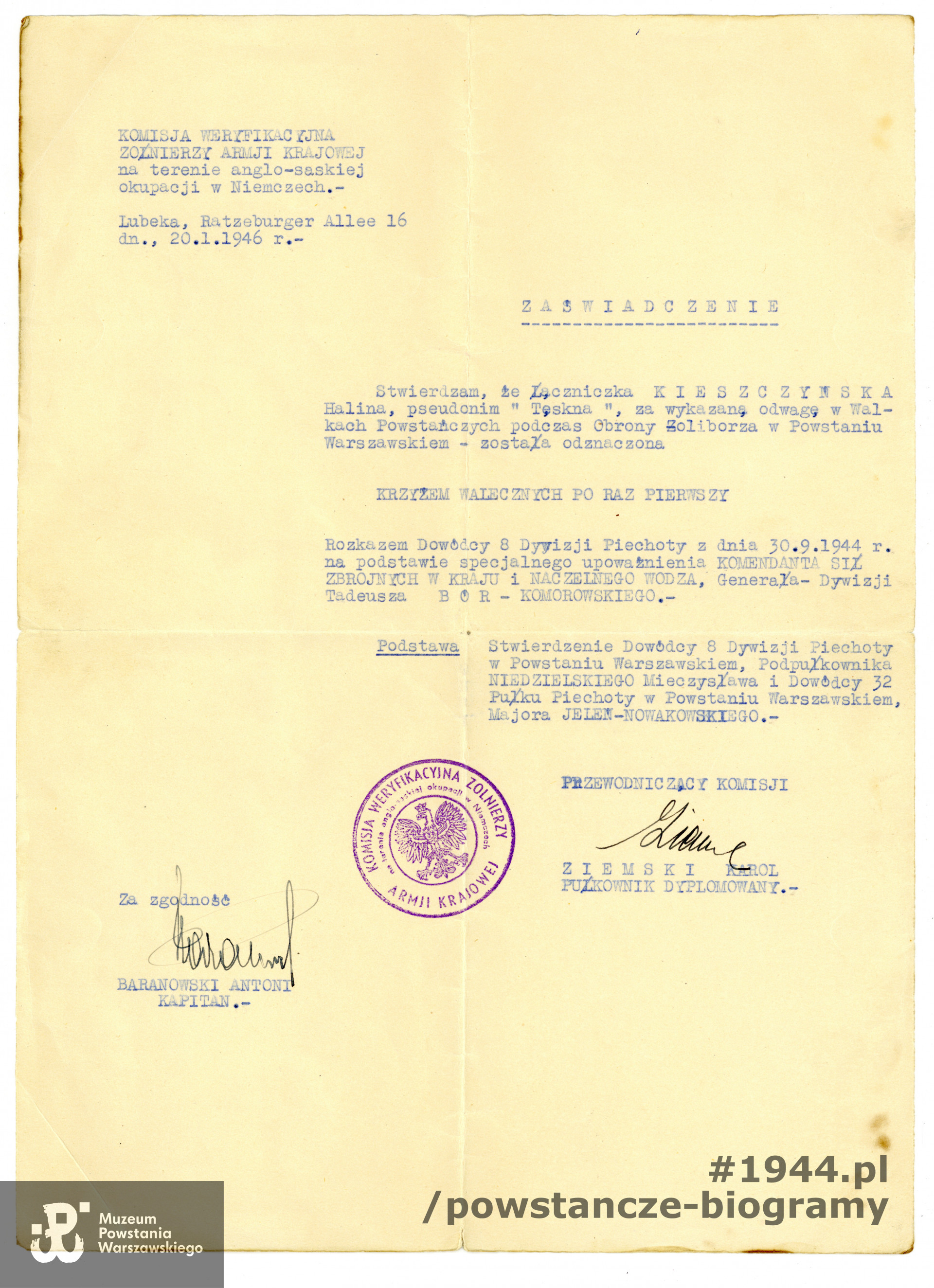 Zaświadczenie wystawione przez Komisję Weryfikacyjną Żołnierzy Armii Krajowej na terenie anglo-saskiej okupacji w Niemczech w Lubece, z dn. 20.01.1946 potwierdzające odznaczenie Haliny Kieszczyńskiej KW. Ze zbiorów Muzeum Powstania Warszawskiego, sygn. P/7837/13, dar brata, p. Janusza Kieszczyńskiego