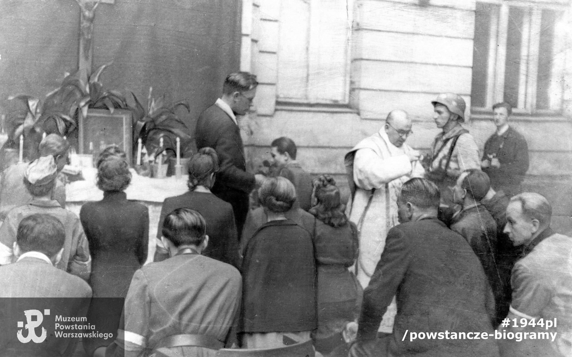 mjr ks. Feliks Augustyniak "Burza". Fotografia z okresu Powstania Warszawskiego. Ze zbiorów Muzeum Powstania Warszawskiego, sygn. P/9297