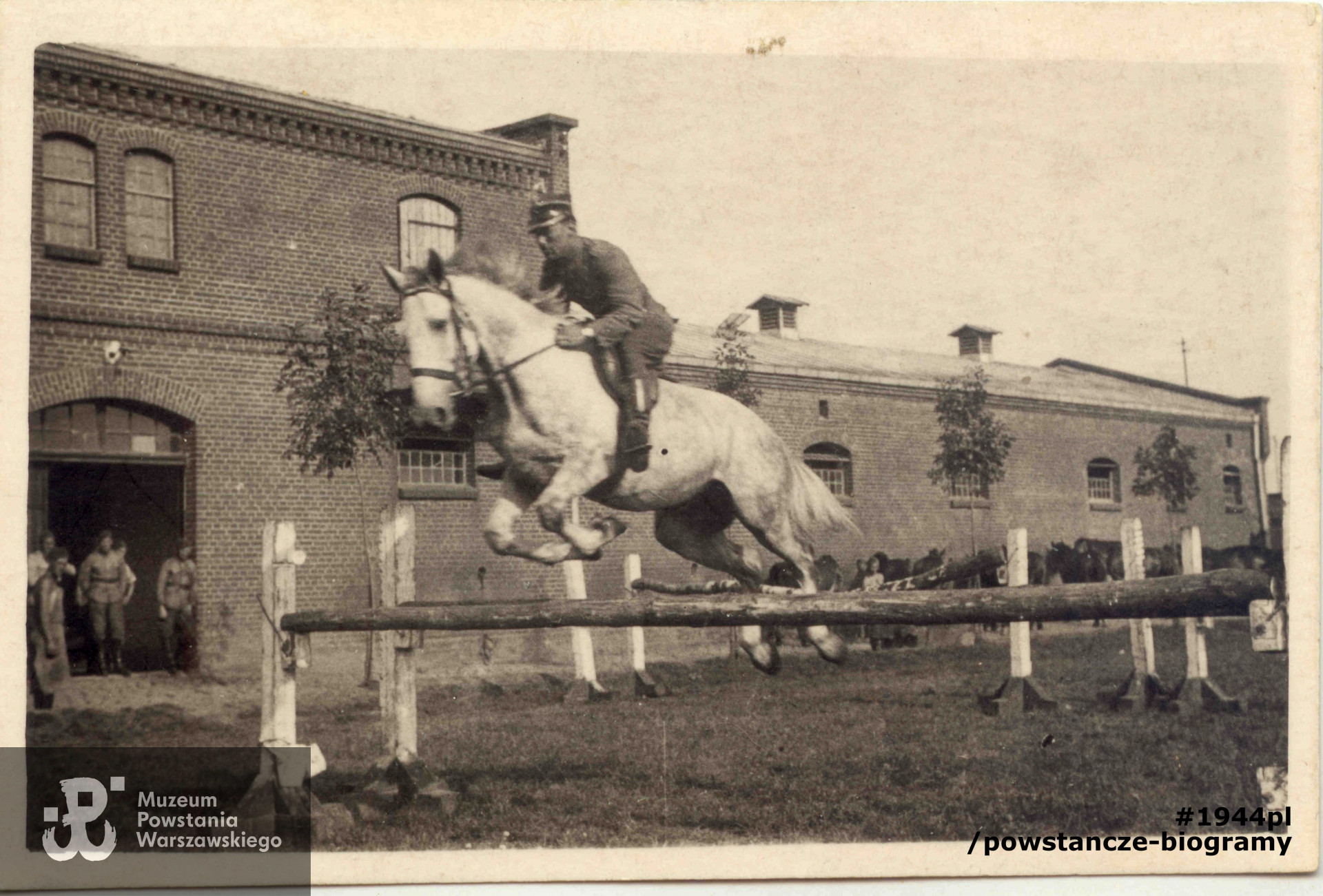 Wacław Chojna na zawodach hippicznych w 1933 r. Fotografia ze zbiorów rodzinnych, skan udostępniła p. Agnieszka Ławacz-Sampanis