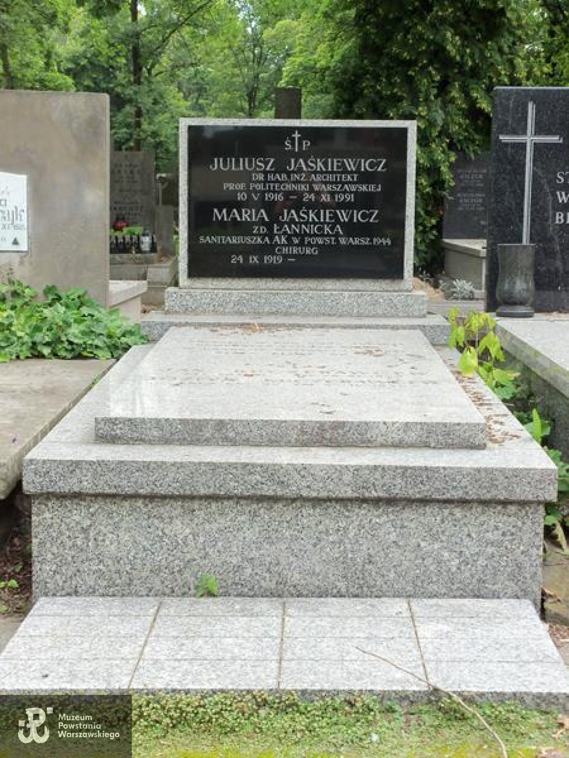 Fot. Warszawskie Zabytkowe Pomniki Nagrobne:  serwis mapowy m. st. Warszawy: <i>cmentarze.um.warszawa.pl</i>