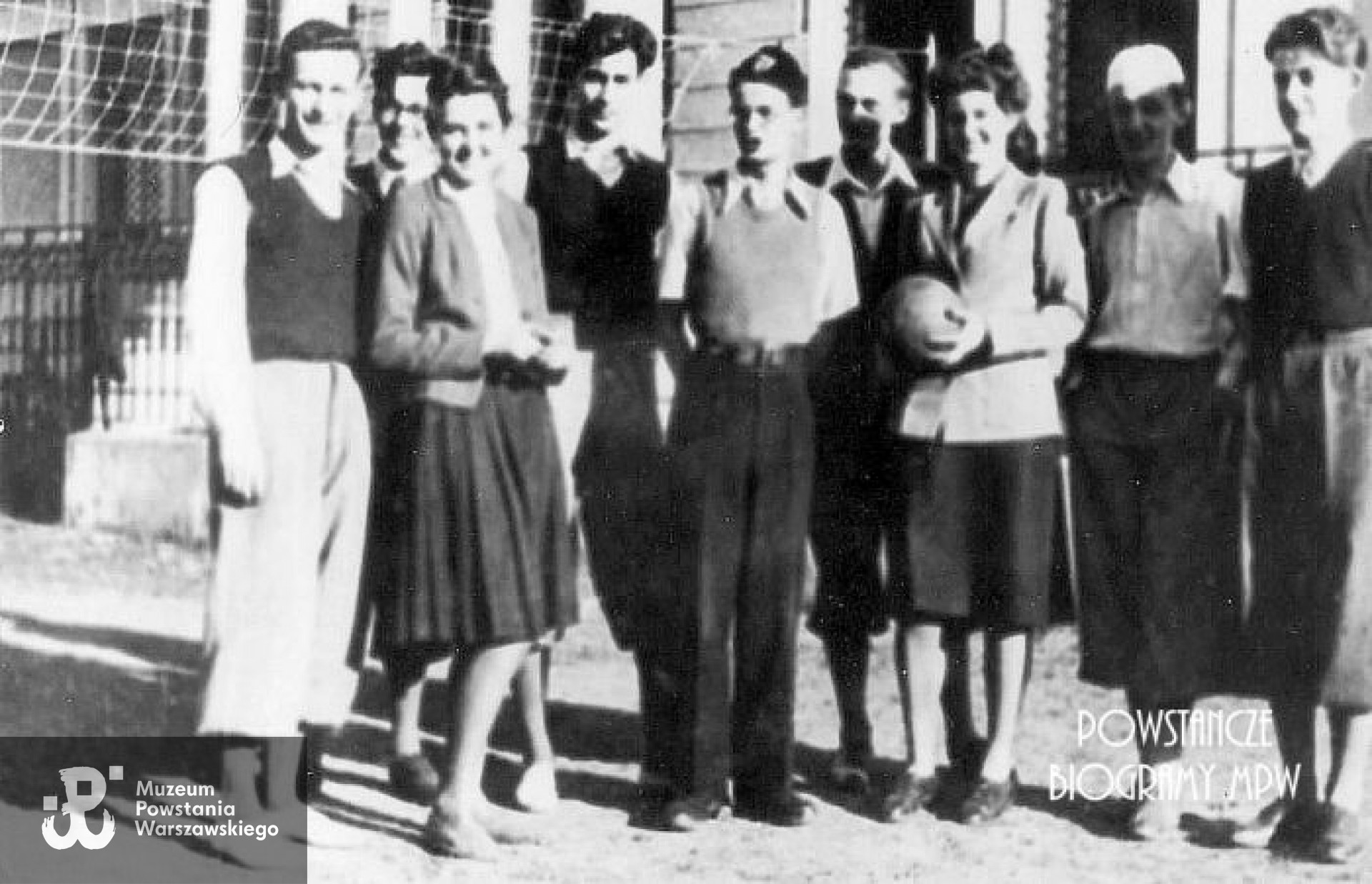 Stanisław Gromulski 4 od lewej. Fot. ze zbiorów Zbigniewa Martyńskiego/Archiwum 2HAP "Żbik"