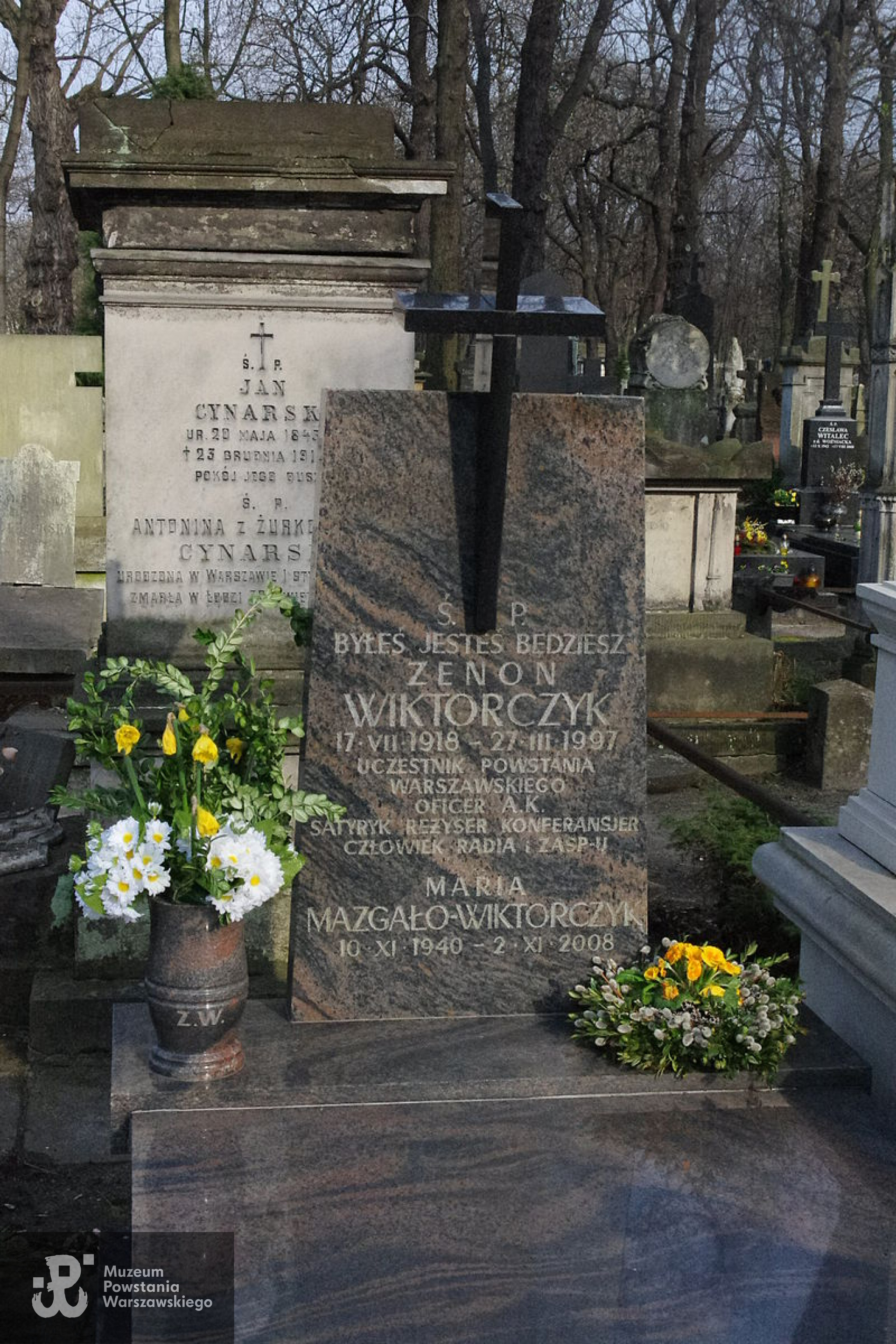 Mogiła na Starych Powązkach. Fot. Mateusz Opasiński, źródło: Wikipedia