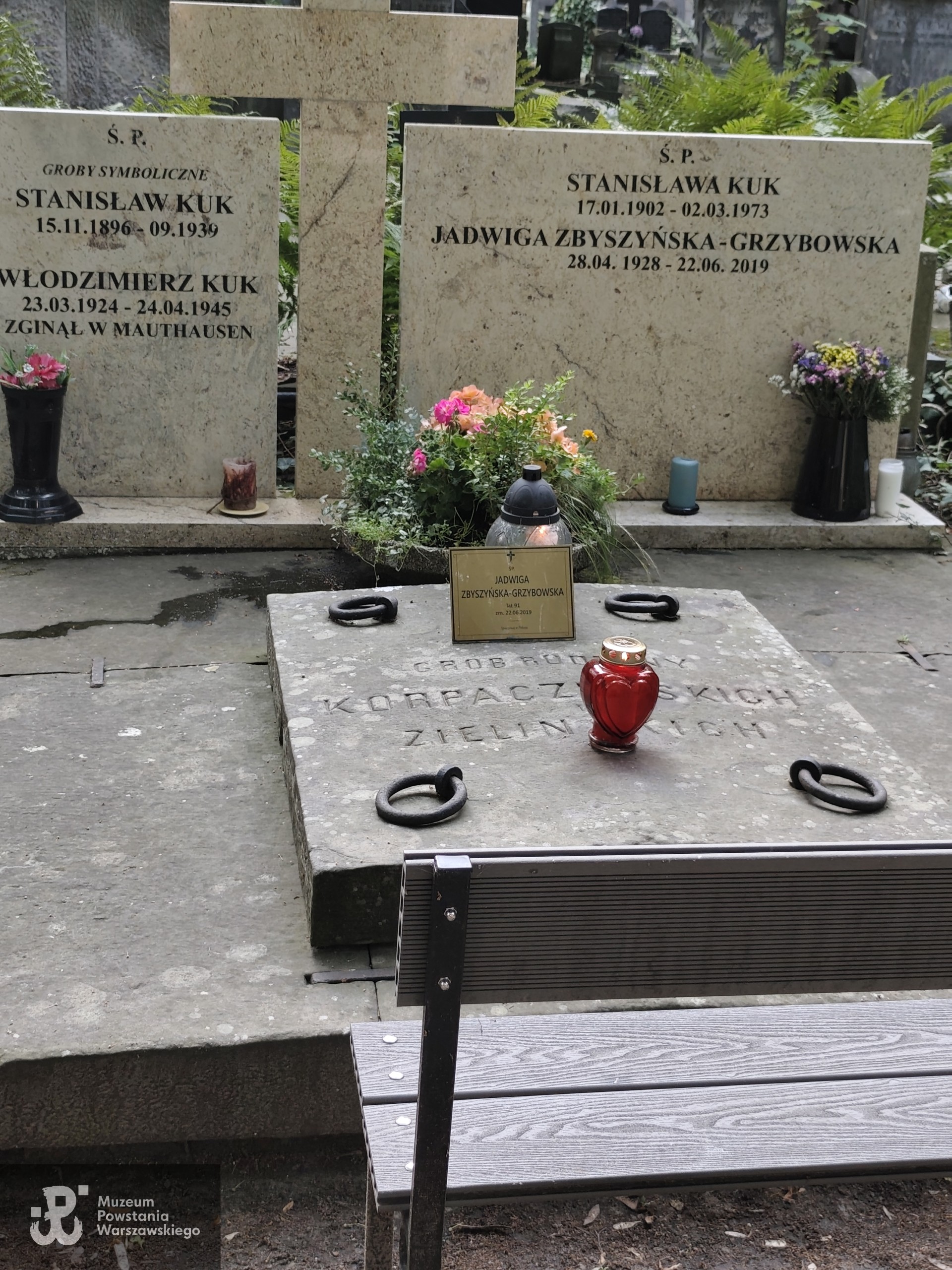  Cmentarz Powązkowski w Warszawie (Stare Powązki), kwatera  41, rząd 1, gr. 25-26. , fot udostępniła p. Hanna Machińska.