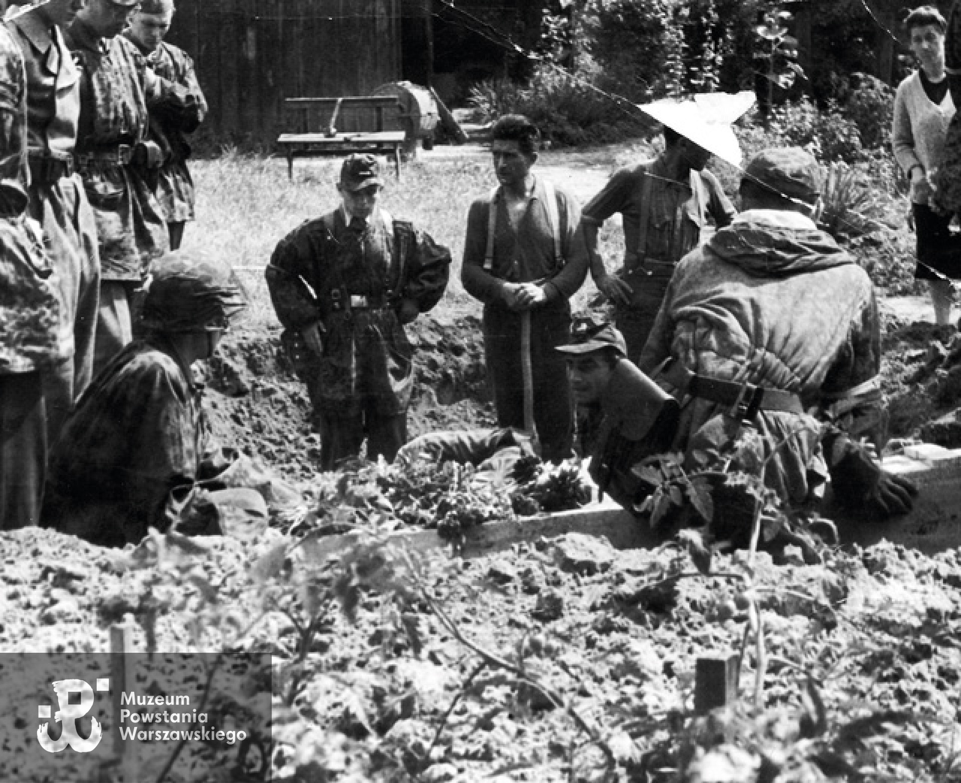 Zbigniew Szubański podczas Powstania Warszawskiego. Fot. z archiwum prywatnego Magdaleny Szubanski, źródło <i>www.noted.co.nz/archive/listener-nz-2015/magda-opus/</i>